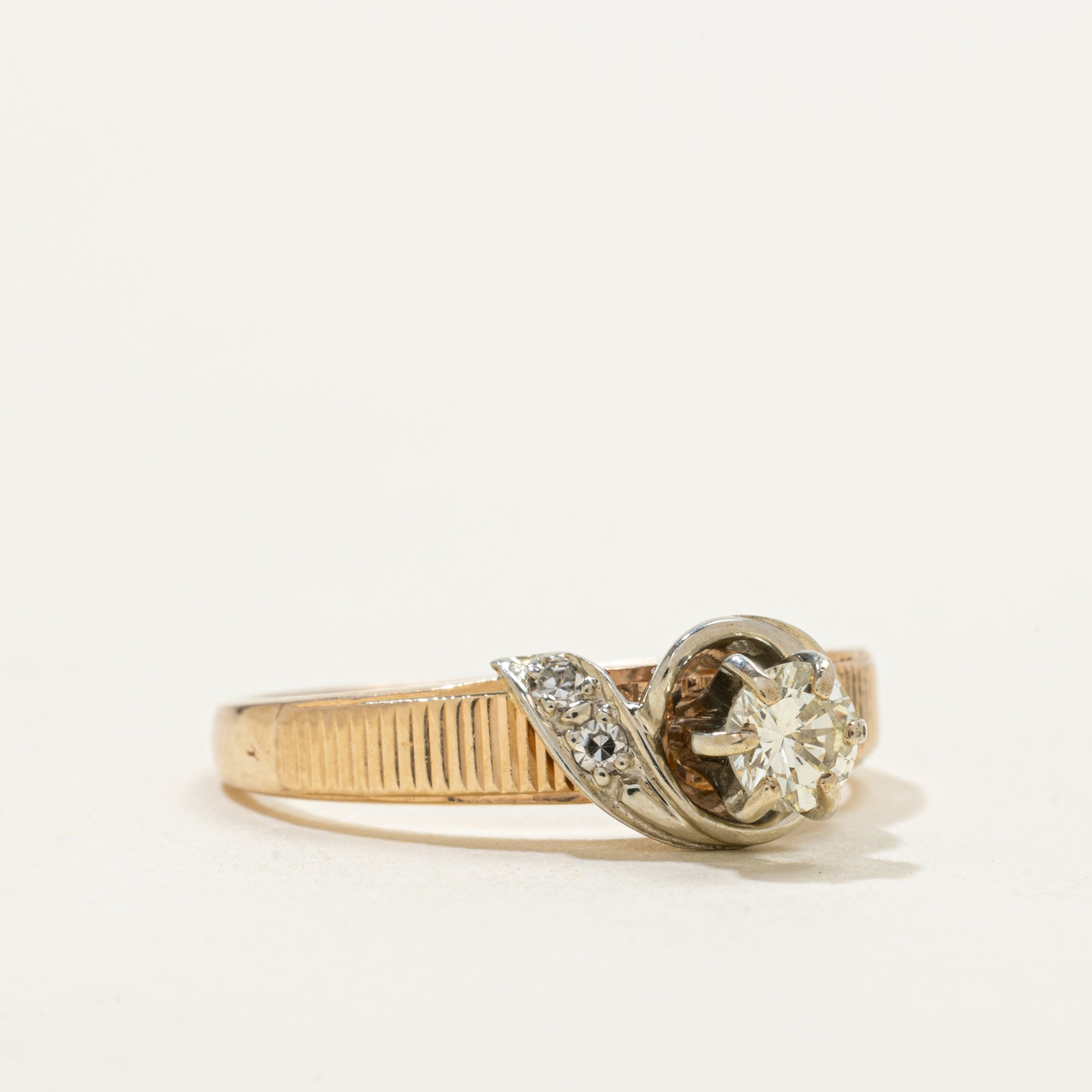 Two Tone Diamond Fluted Ring | 0.32ctw | SZ 6.5