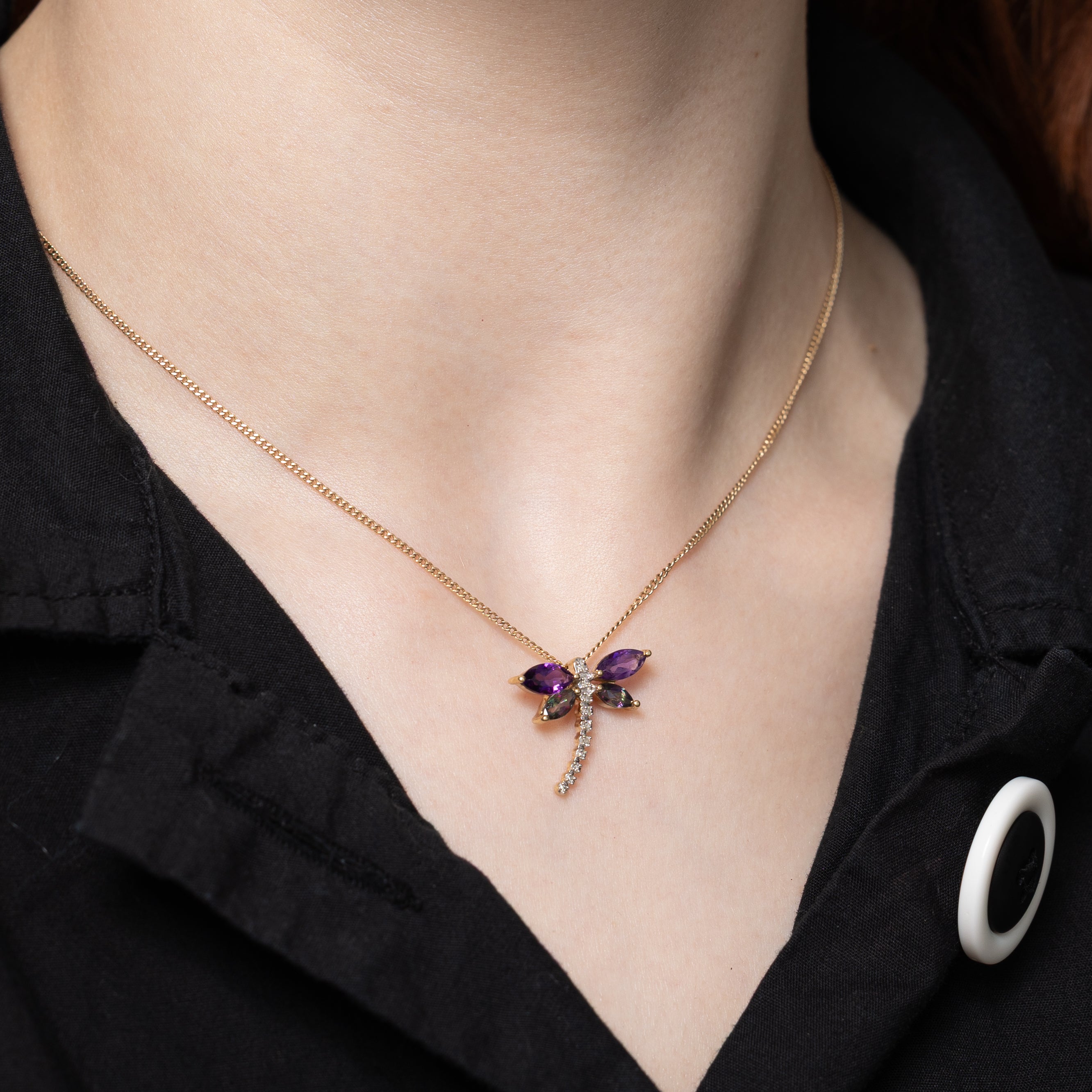 Pendentif libellule en améthyste, topaze mystique et diamants | 0,68 ct, 0,40 ct, 0,02 ct