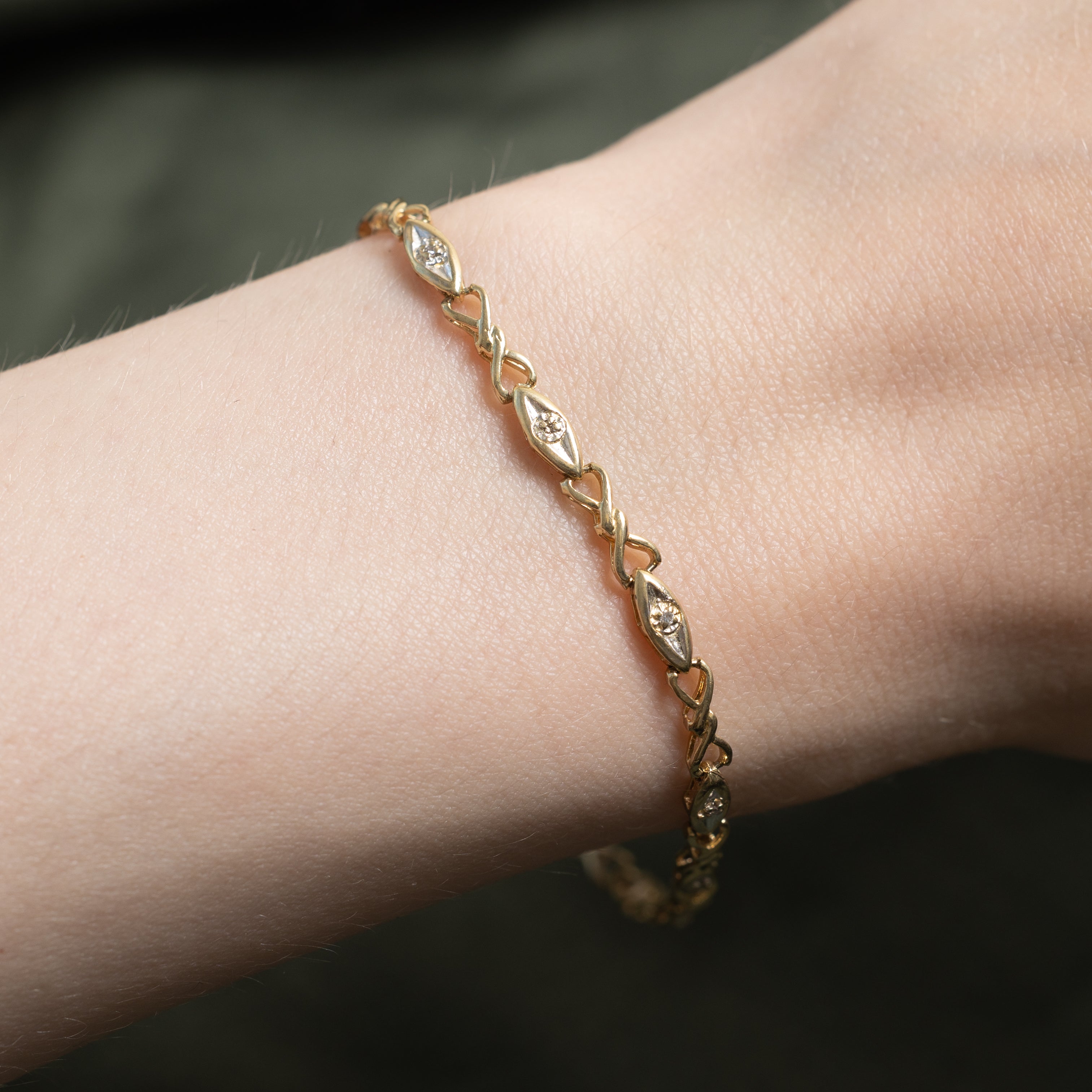 Yellow Gold Diamond Twisted Link Bracelet | 0.05ctw | 7.5"