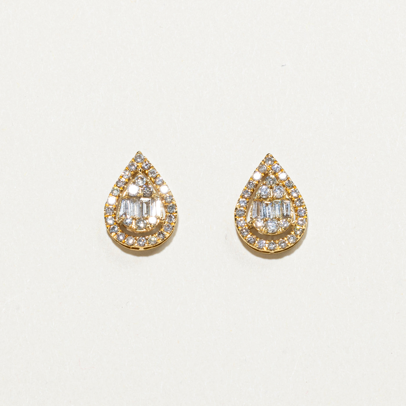 Boucles d'oreilles puces en or 18 carats serties de diamants en forme de poire | 1,00 ct au total