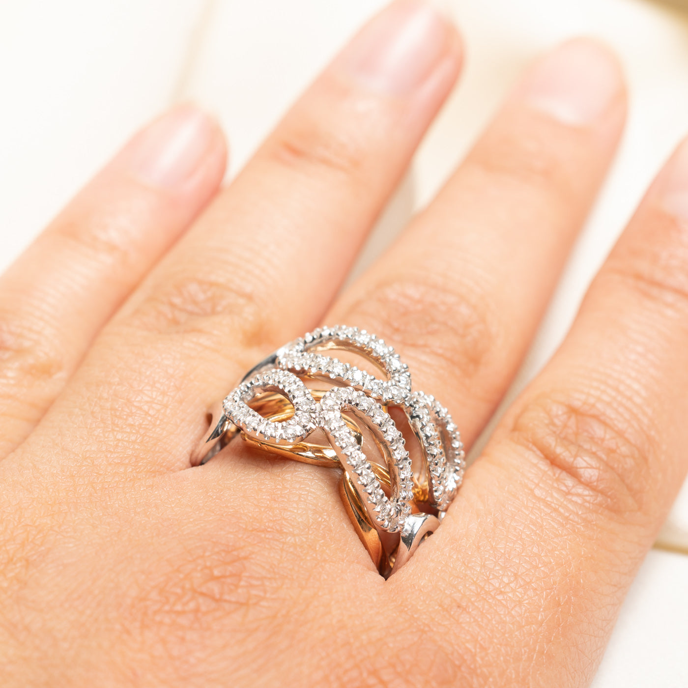 17k Two Tone Diamond Kinetic Ring | 1.05ctw | SZ 8