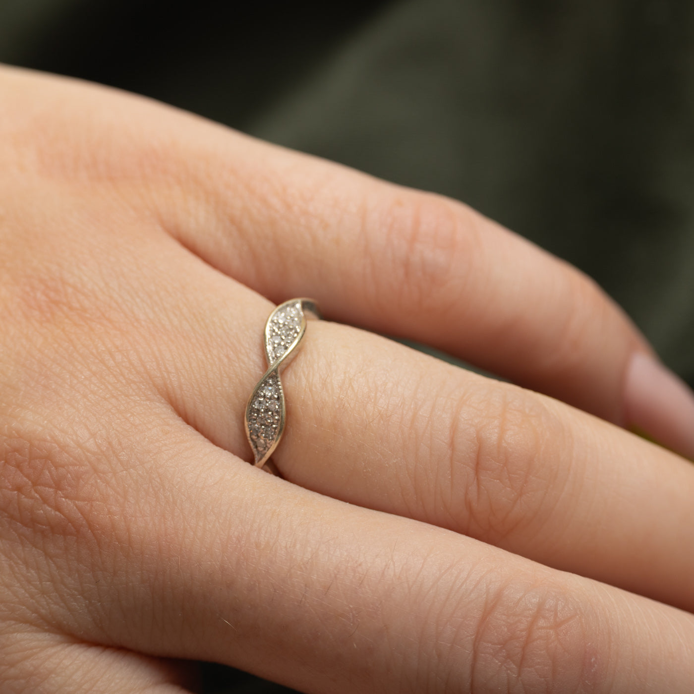 Diamond Cluster Cross Over Band | 0.10ctw | SZ 5