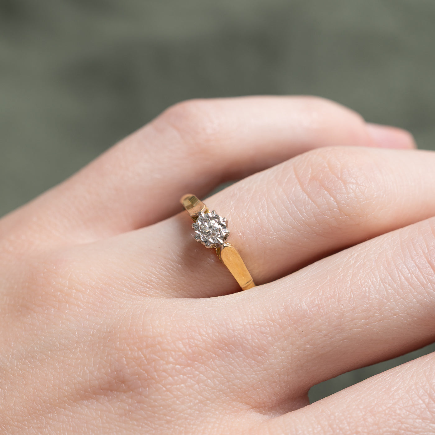 18k Illusion Set Diamond Cathedral Ring | 0.10ct | SZ 5.25