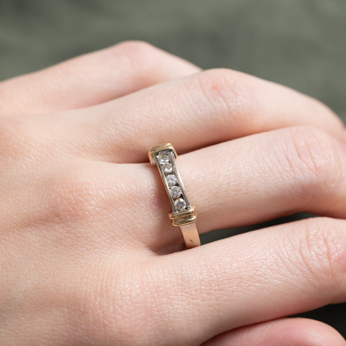 Two Tone Five Stone Diamond Grooved Ring | 0.30ctw | SZ 7.25