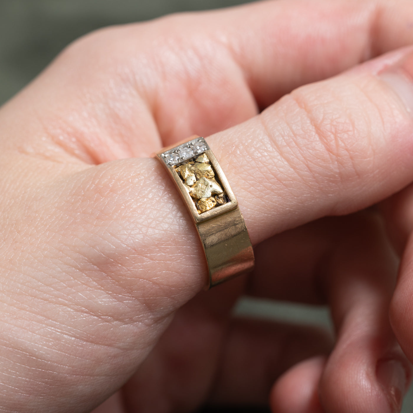 Diamond Column Gold Nuggety Soft-Square Band | 0.06ct | 7.90mm | SZ 9