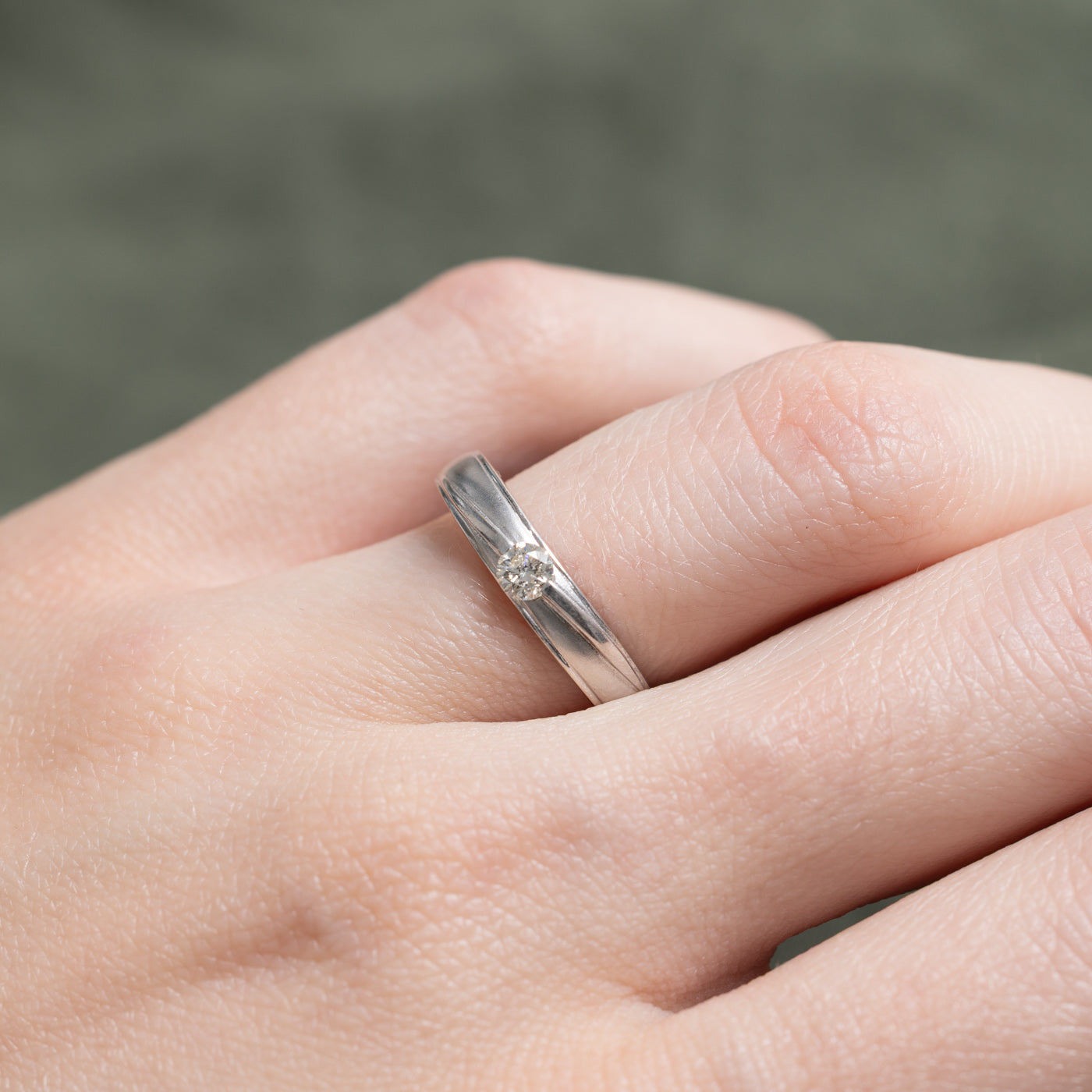 Solitaire Diamond Grooved Band Ring | 0.13ct | SZ 5.75