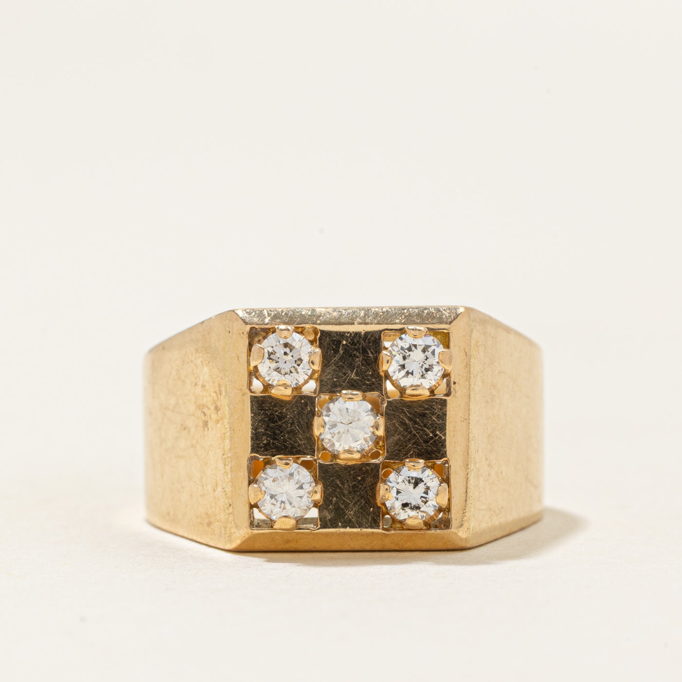 Bague chevalière carrée à cinq diamants en or 18 carats | 0,31 ct au total | Taille 6,25 |