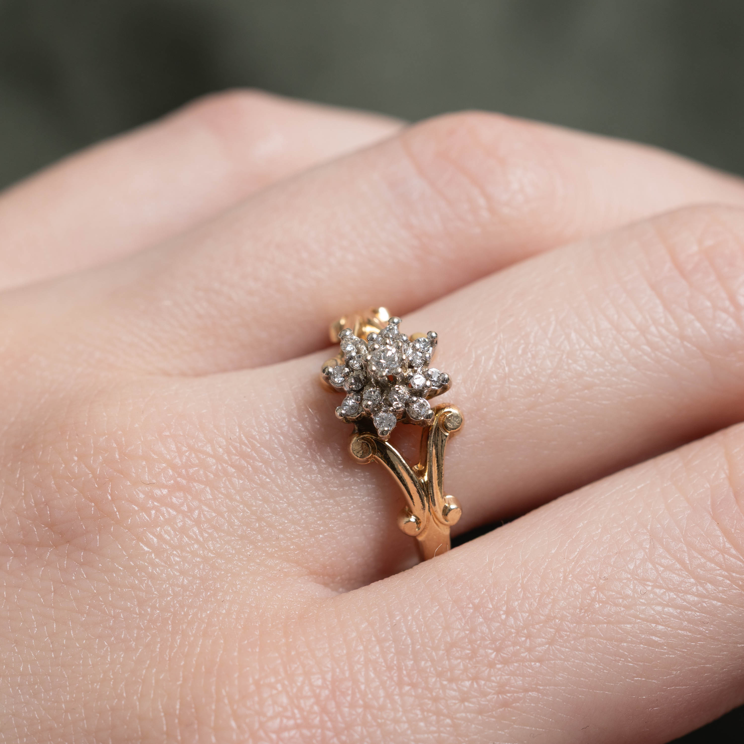 14k Diamond Cluster Ornate Split Shank Ring | 0.14ctw | SZ 7