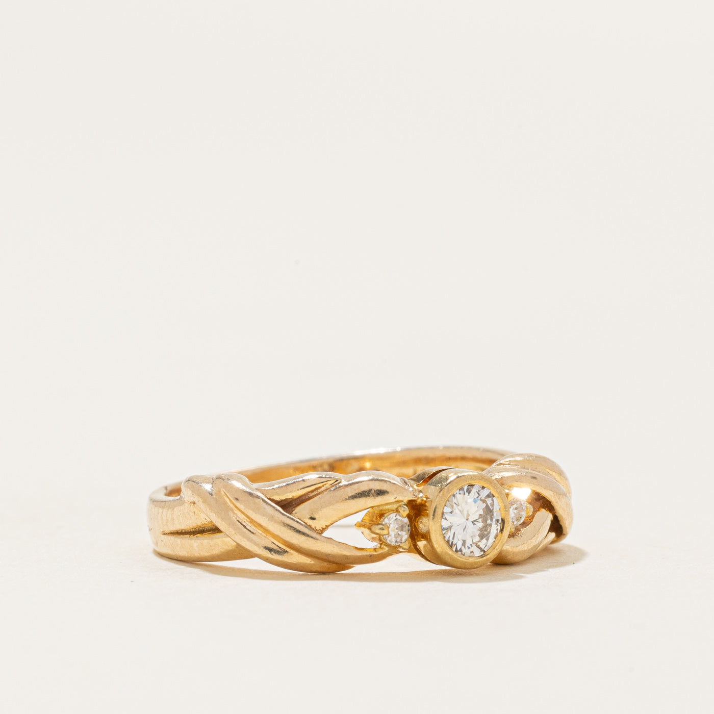 Bezel Set Diamond Twisted Ring | 0.16ctw | SZ 5.5 |