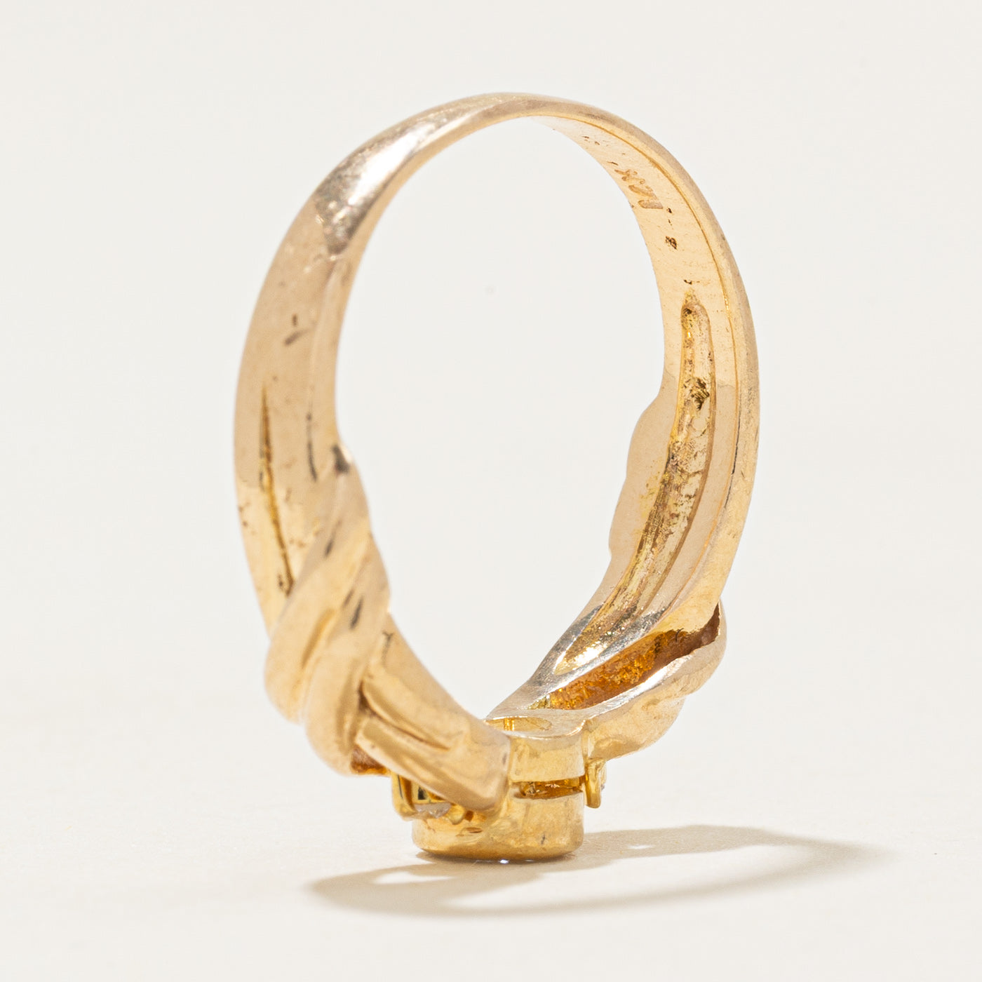 Bezel Set Diamond Twisted Ring | 0.16ctw | SZ 5.5 |