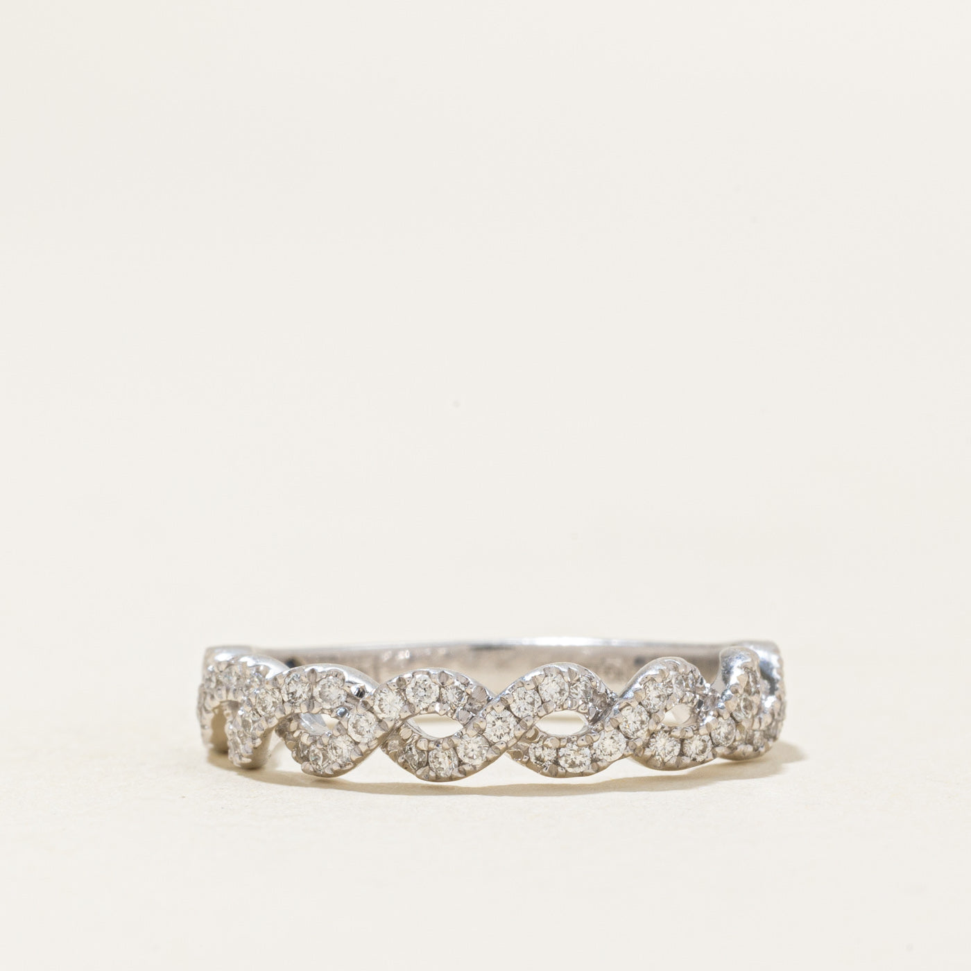 'Vera Wang' Diamond & Hidden Sapphire Crossover Band | 0.22ctw, 0.2ct | SZ 6.5 |
