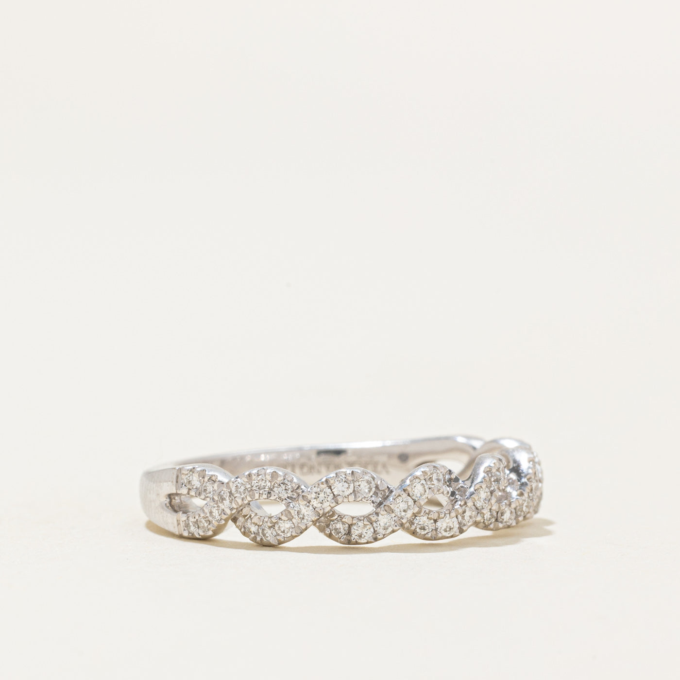 'Vera Wang' Diamond & Hidden Sapphire Crossover Band | 0.22ctw, 0.2ct | SZ 6.5 |
