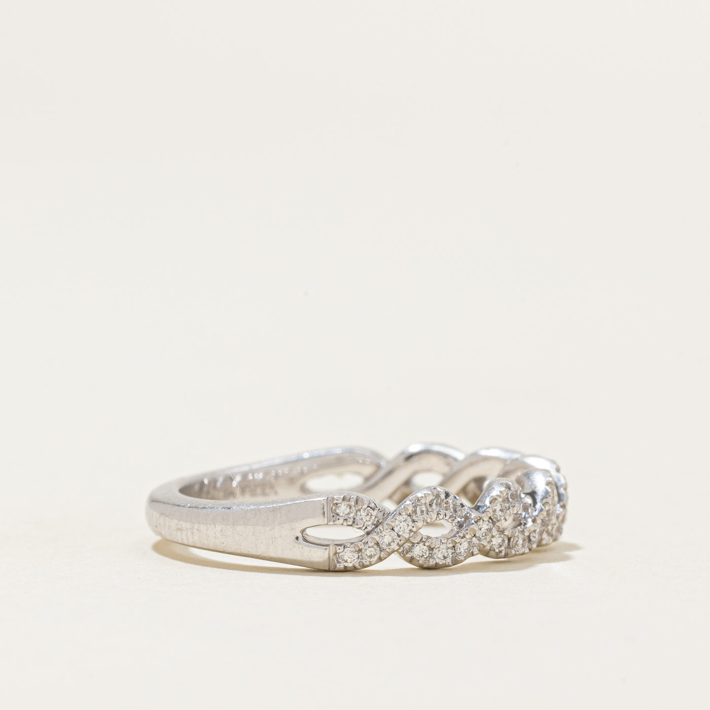 'Vera Wang' Diamond & Hidden Sapphire Crossover Band | 0.22ctw, 0.2ct | SZ 6.5 |