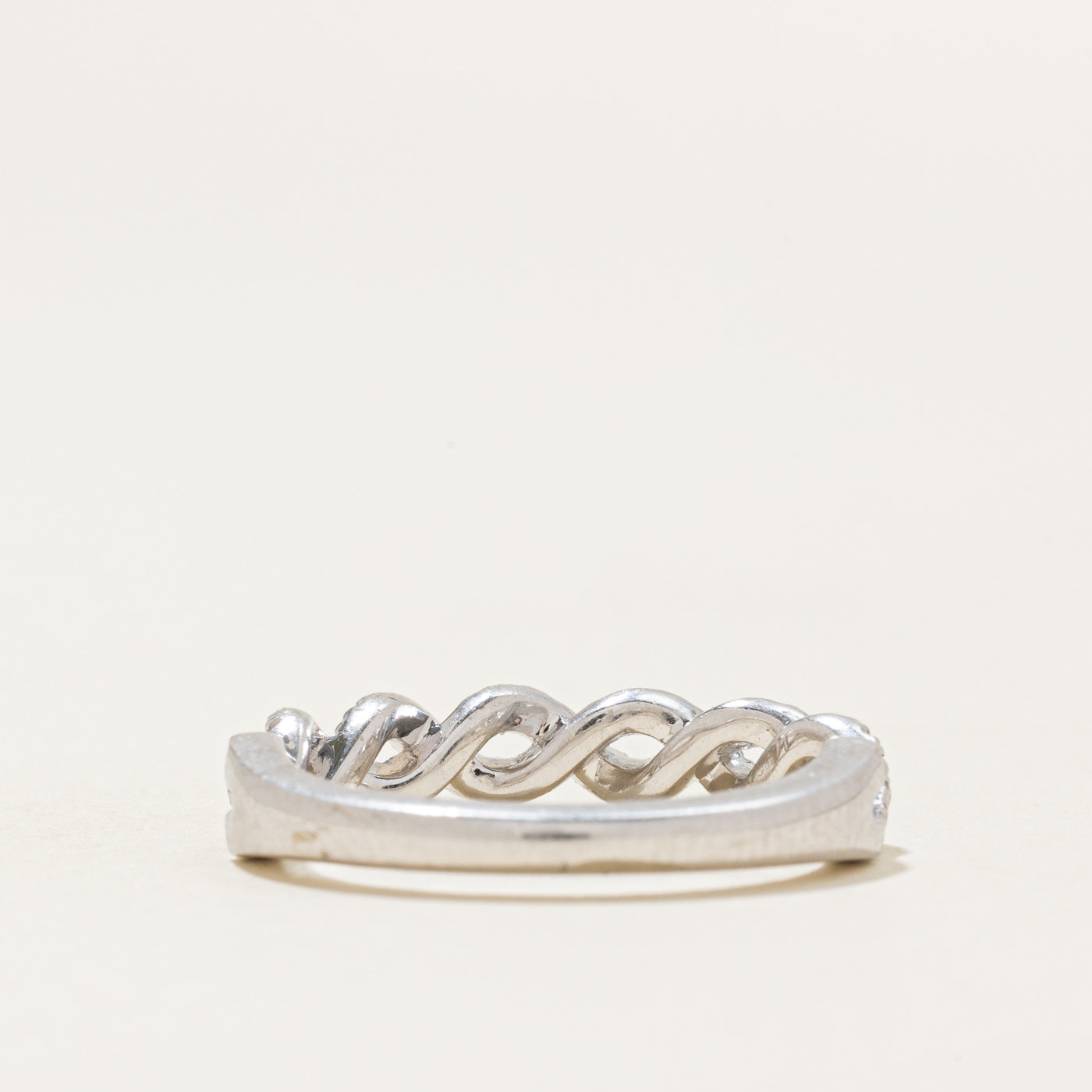 'Vera Wang' Diamond & Hidden Sapphire Crossover Band | 0.22ctw, 0.2ct | SZ 6.5 |