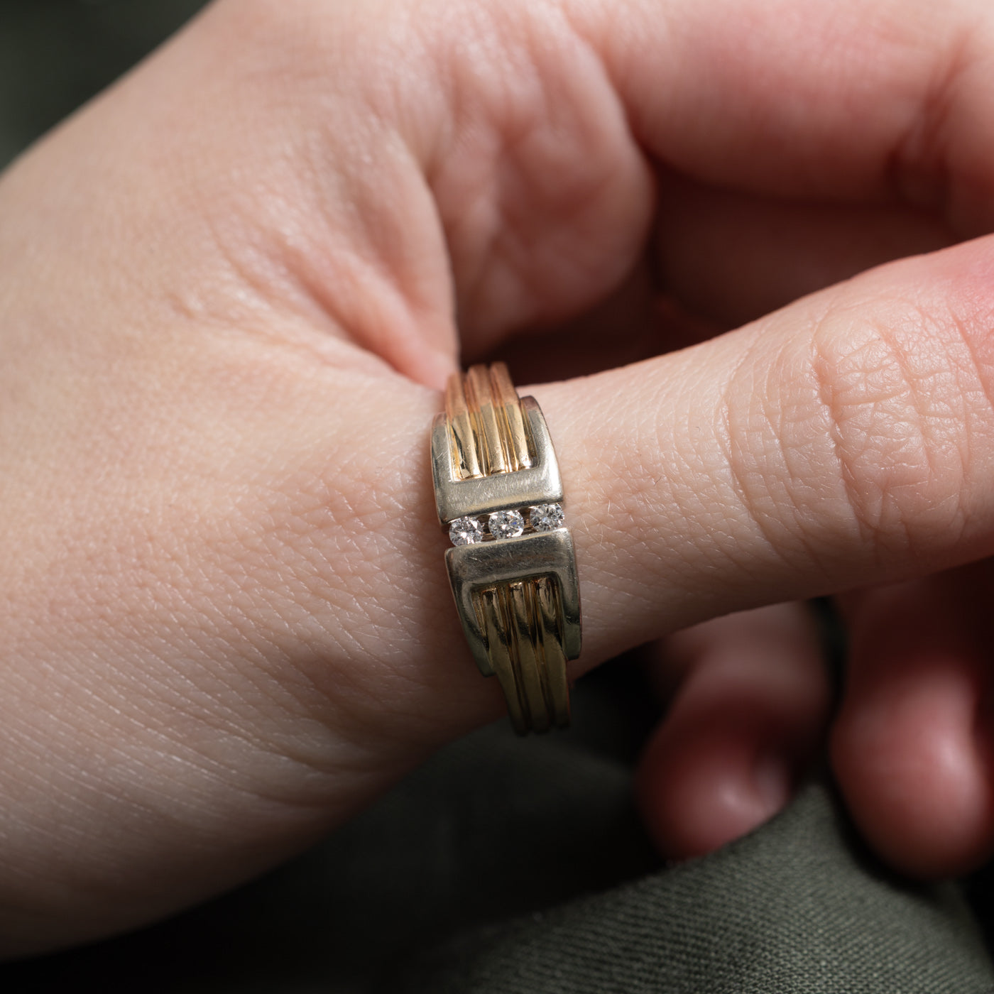 Two Tone Diamond Column Grooved Buckle Ring | 0.12ctw | SZ 13.5