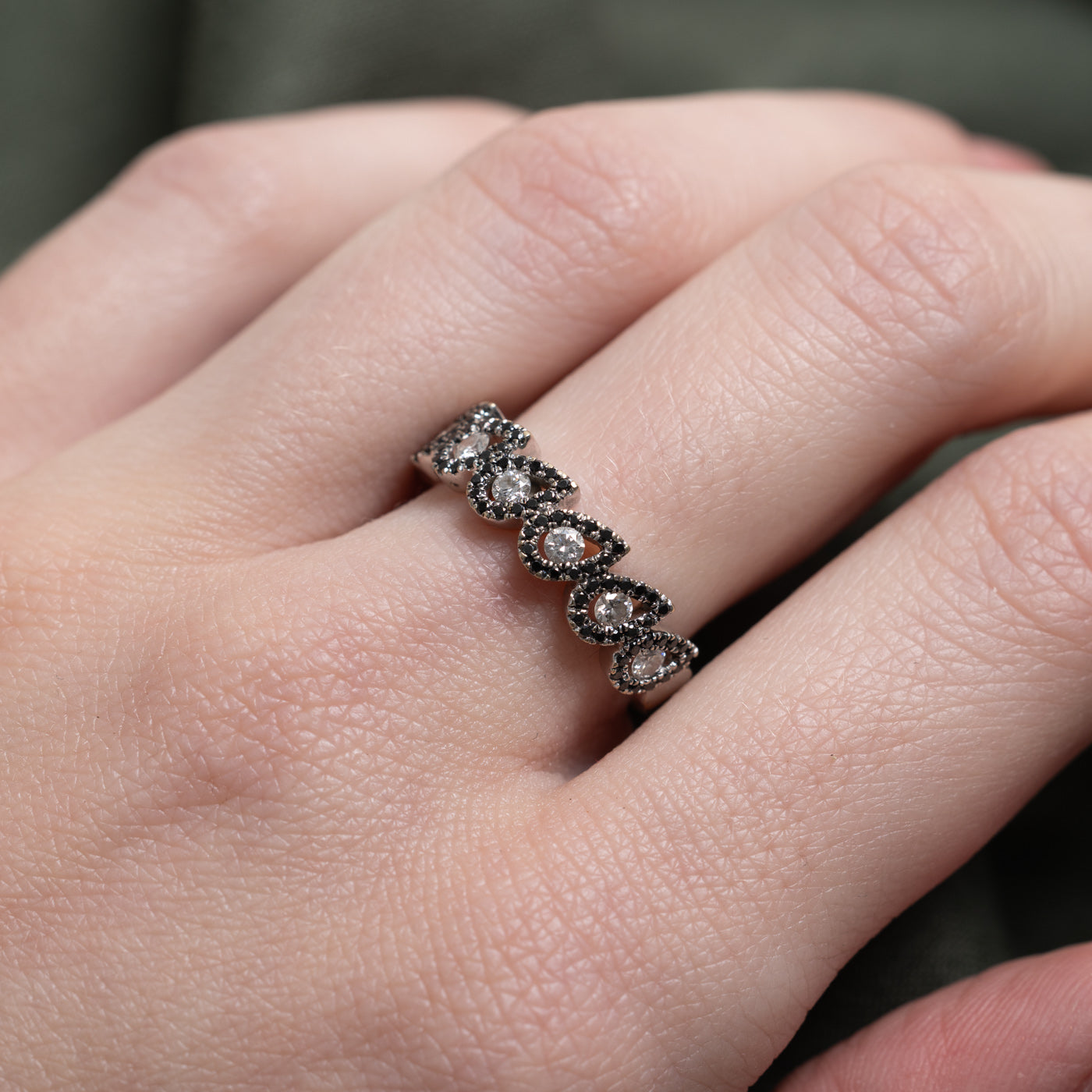 18k Black & White Diamond Pear Shaped Patterned Band | 0.30ctw | SZ 6.0