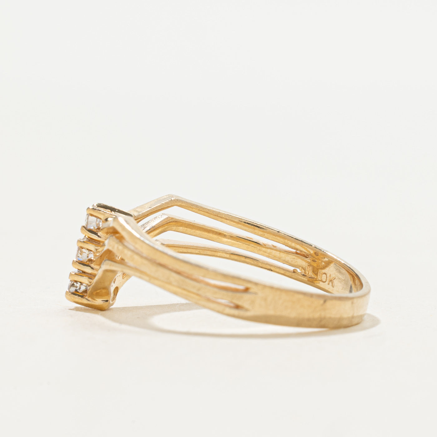 Diamond Column Chevron Ring | 0.12ctw | SZ 8.25