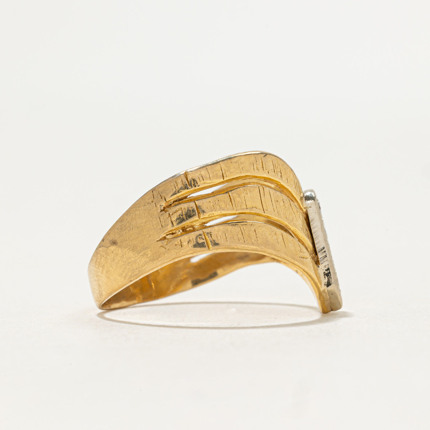 Bague à chevrons sertie de diamants | 0,12 ct | Taille 7,25