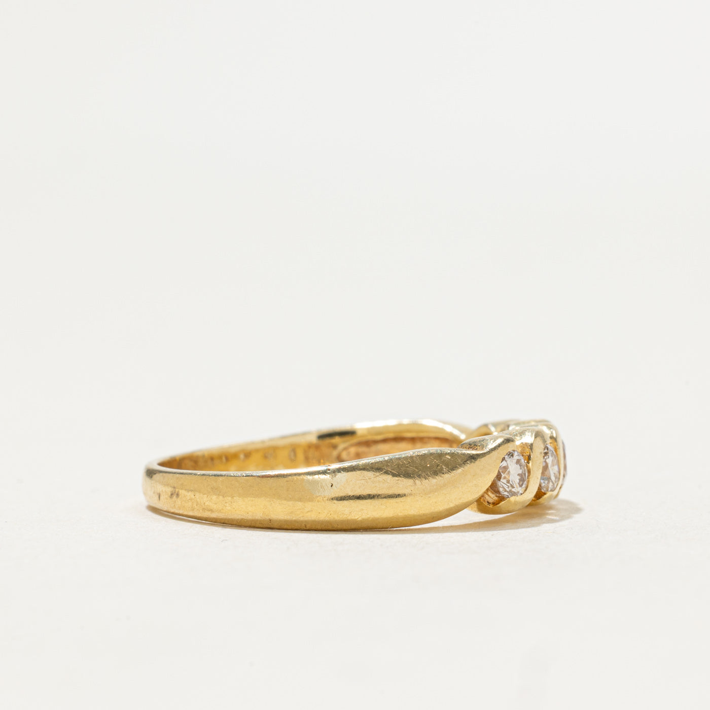 Bague en diamants sertis semi-clos à cinq pierres | 0,35 ct au total | Taille 8,25