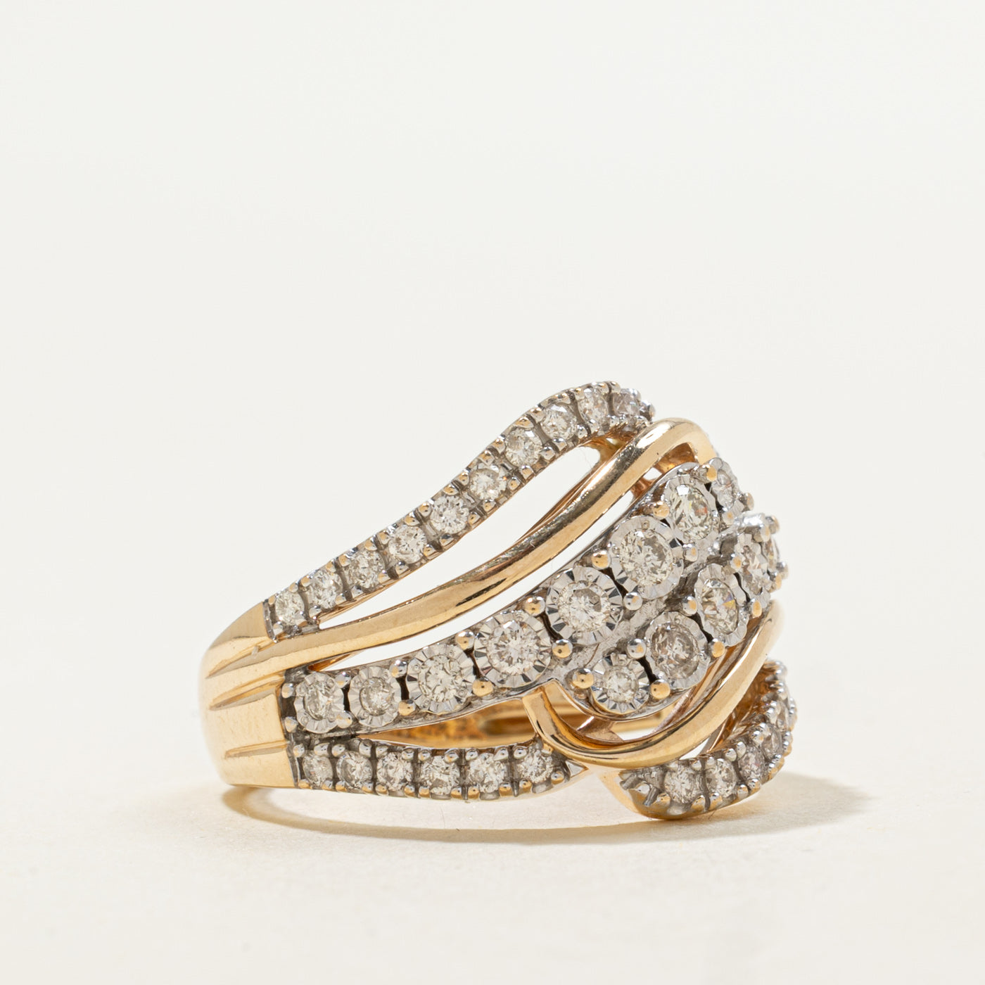 Bague cocktail Wave en or 10 carats sertie de diamants | 0,70 ct | Taille 7