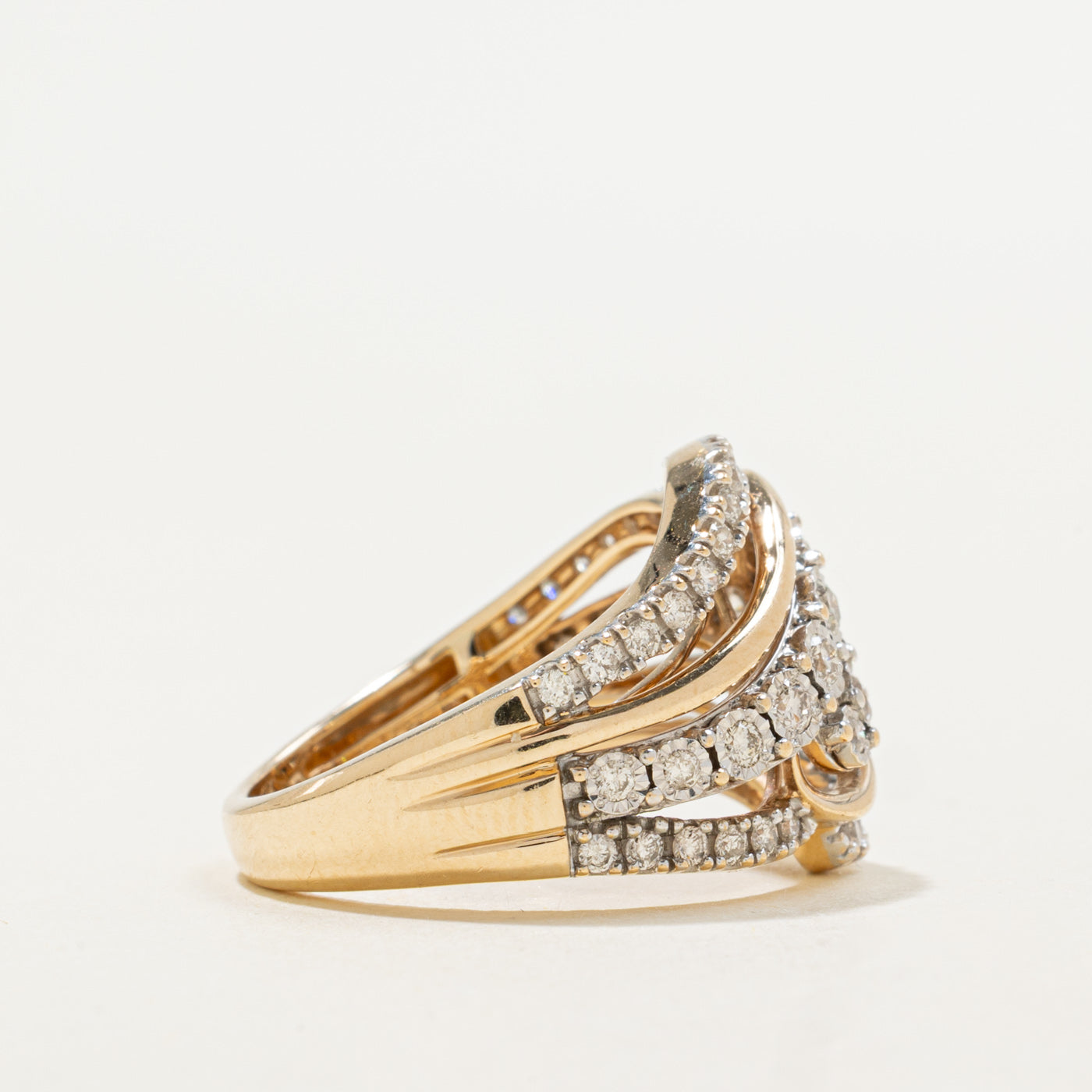 Bague cocktail Wave en or 10 carats sertie de diamants | 0,70 ct | Taille 7