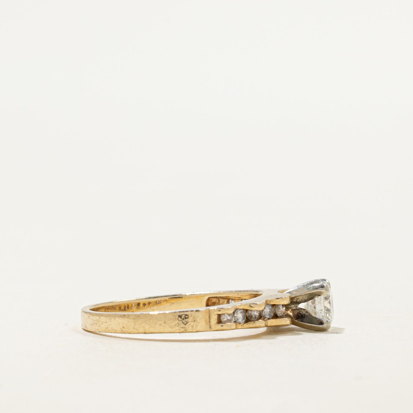 Bague texturée ornée de diamants 14 carats | 0,60 ct | Taille 7