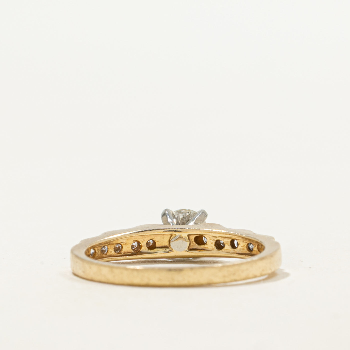 Bague texturée ornée de diamants 14 carats | 0,60 ct | Taille 7