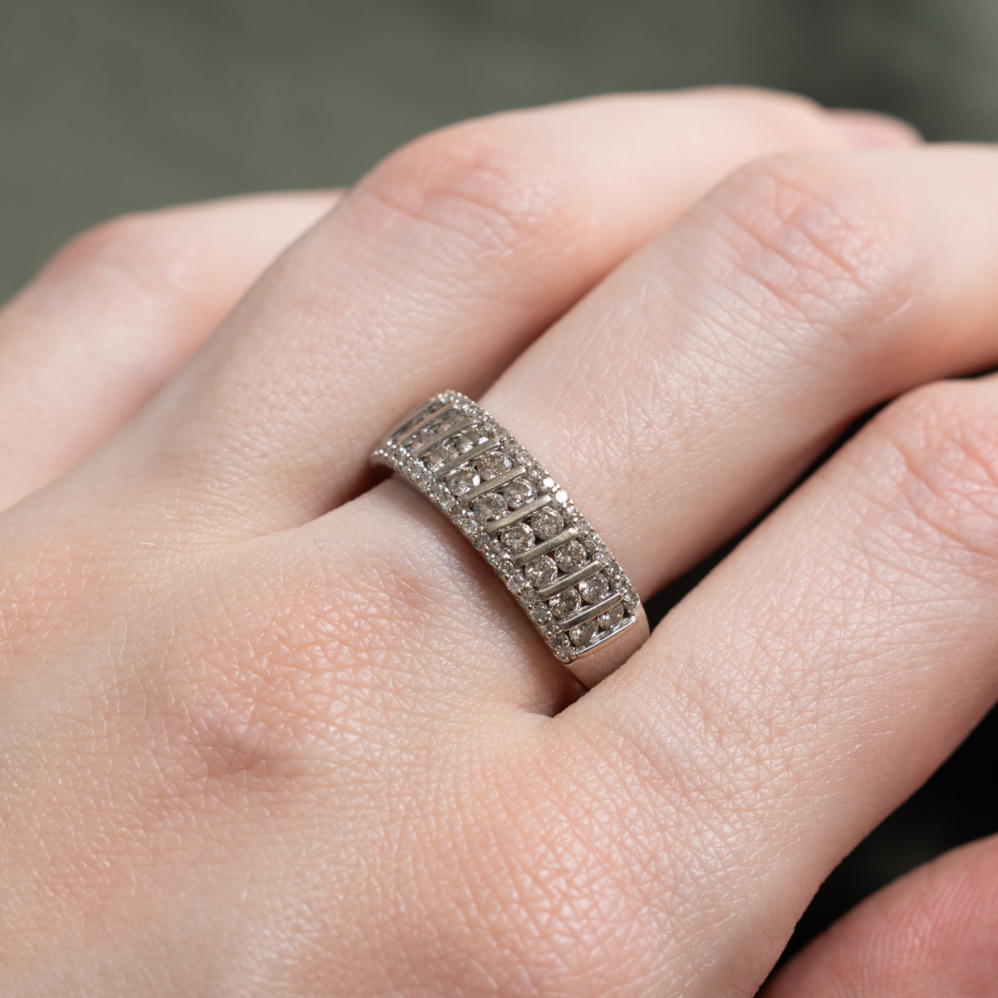 Alliance semi-éternité en or 10 carats sertie de diamants à plusieurs colonnes | 0,80 ct au total | Taille 7,5