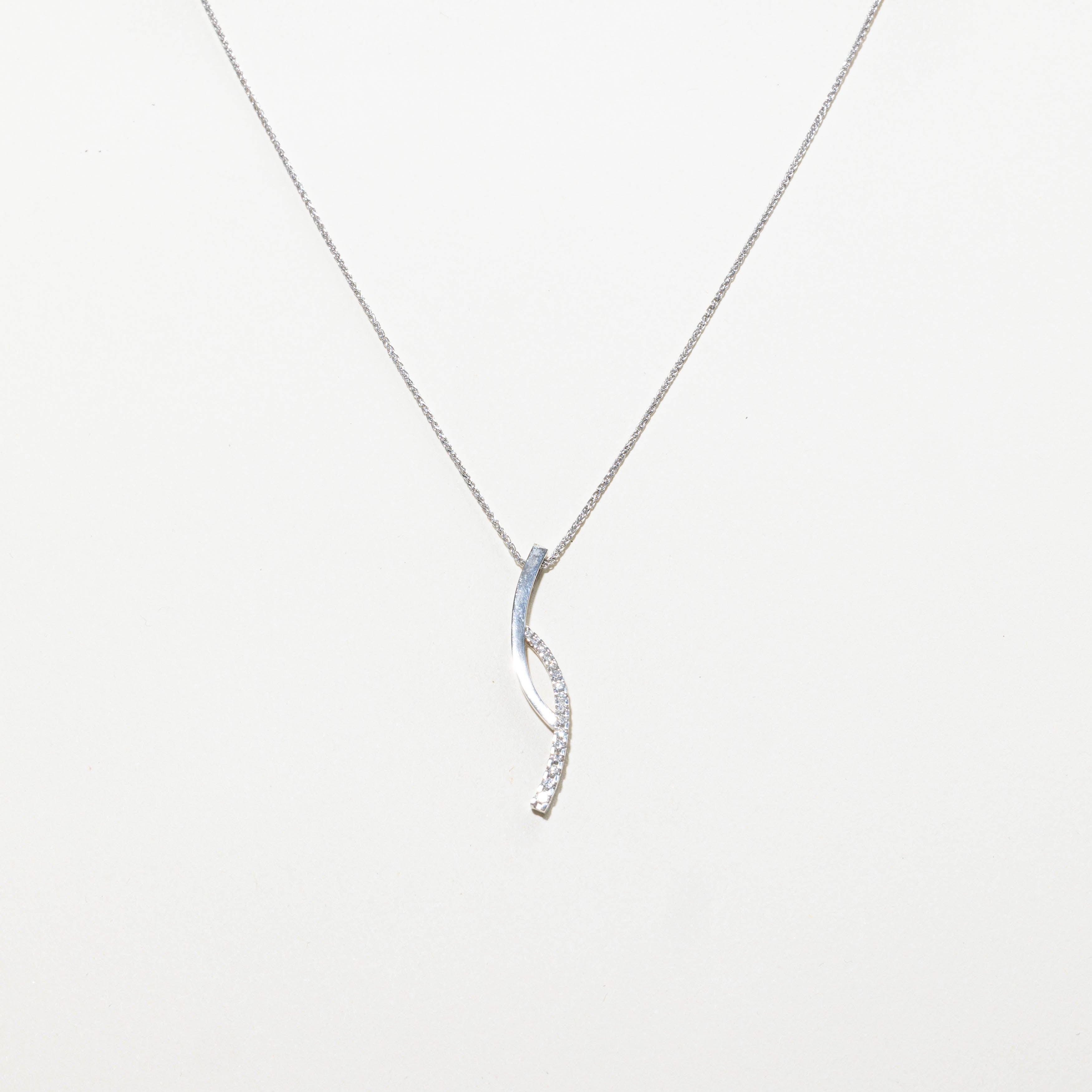 10k Diamond Wave Pendant Necklace | 0.27ctw | 18"