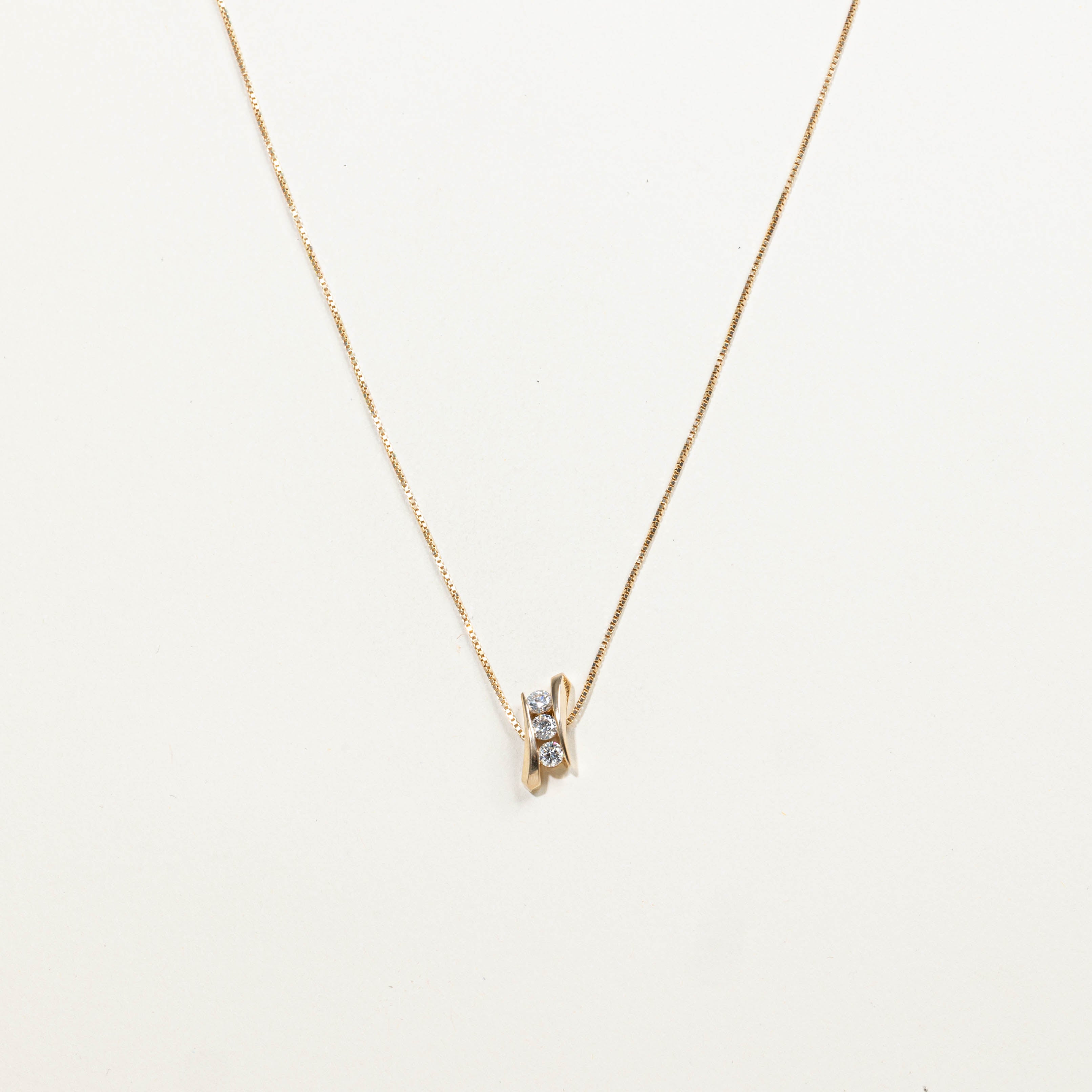 14k Three Stone Diamond Pendant Necklace | 0.50ctw | 18"