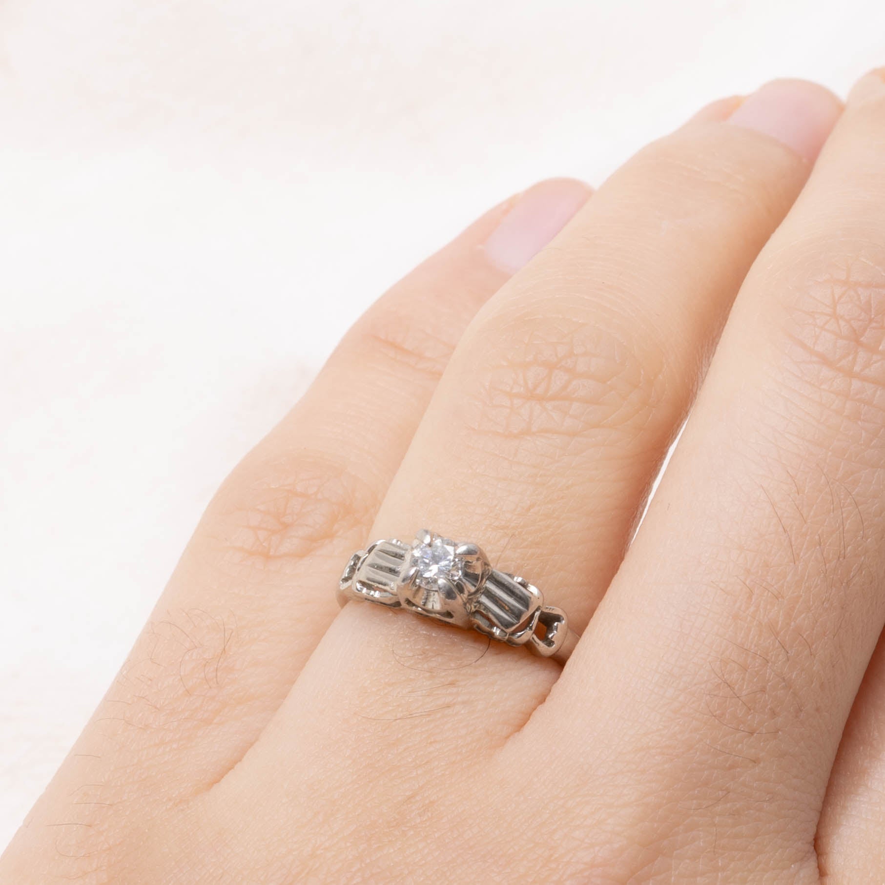 18k Illusion Set Diamond Grooved Ring | 0.18ct | SZ 5
