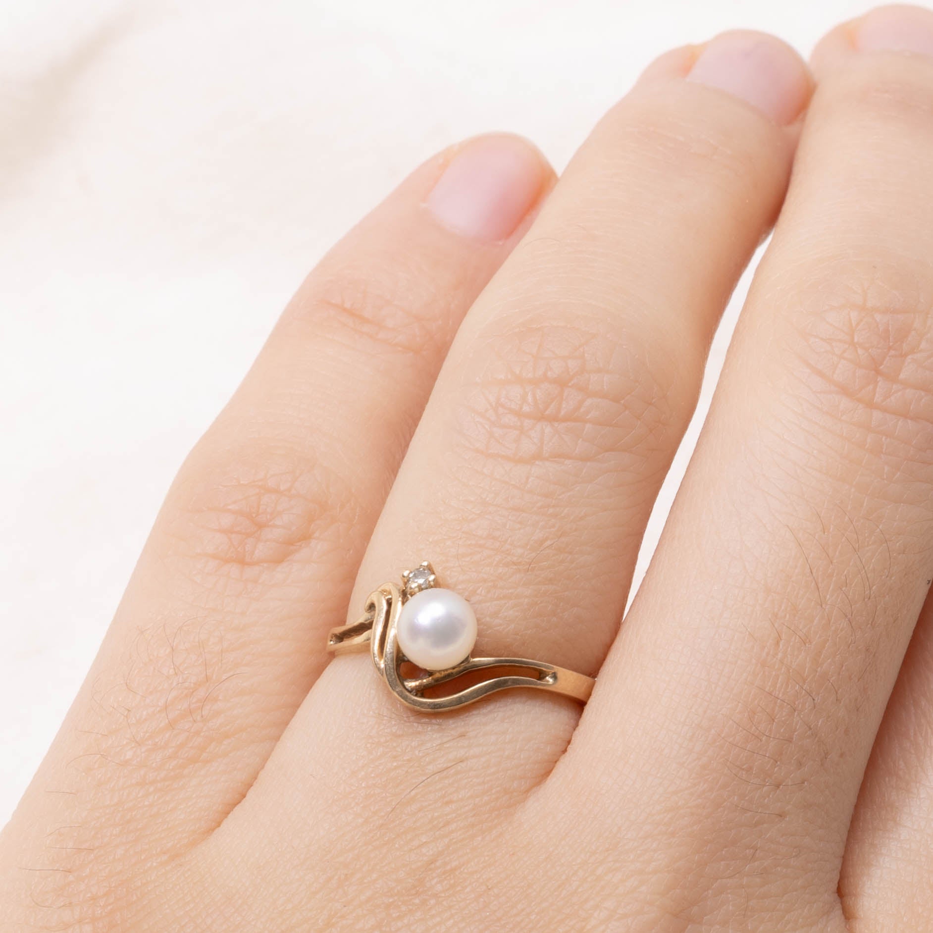10k Pearl & Diamond Accented Wave Ring | SZ 5