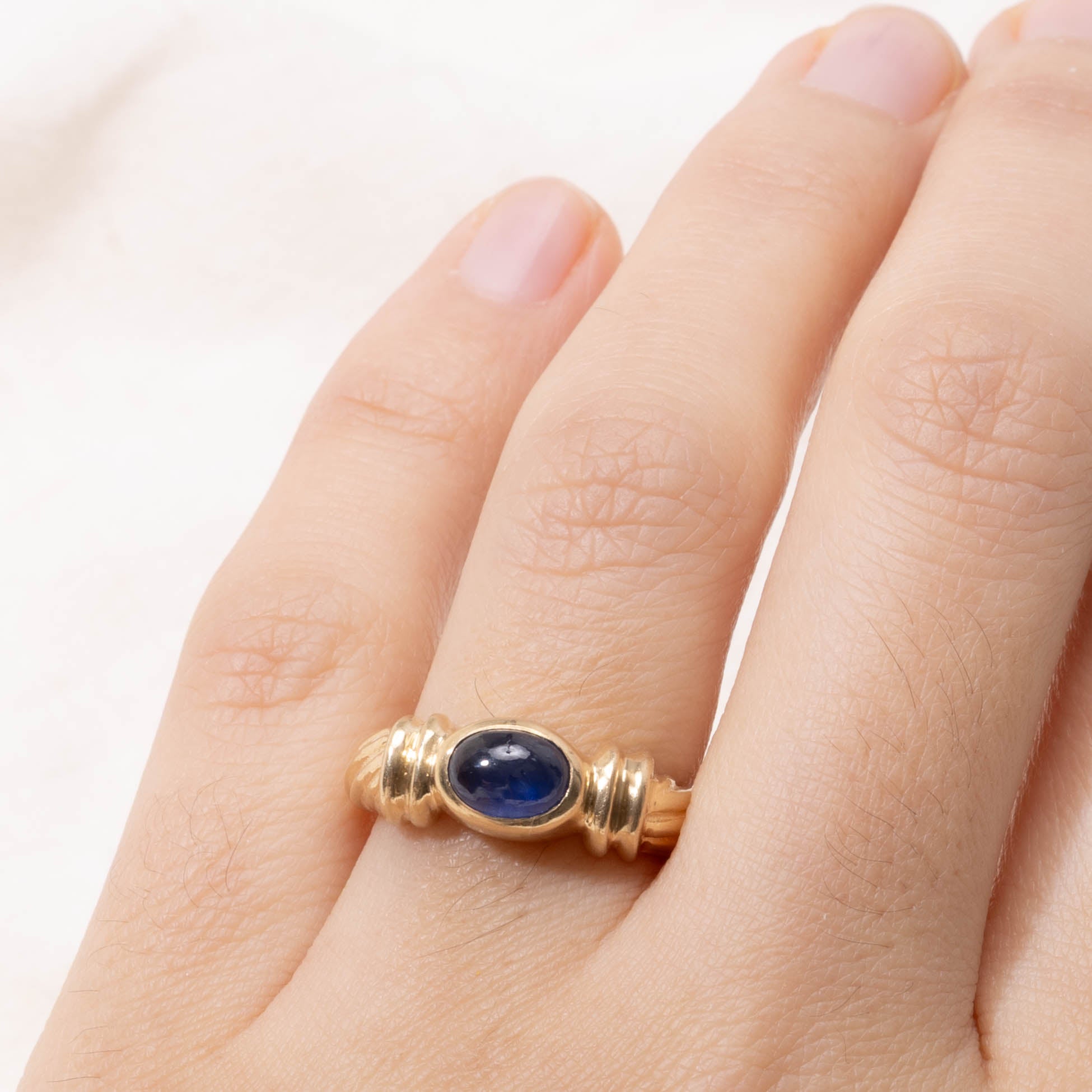 14k East West Bezel Set Sapphire Grooved Ring | SZ 6.5