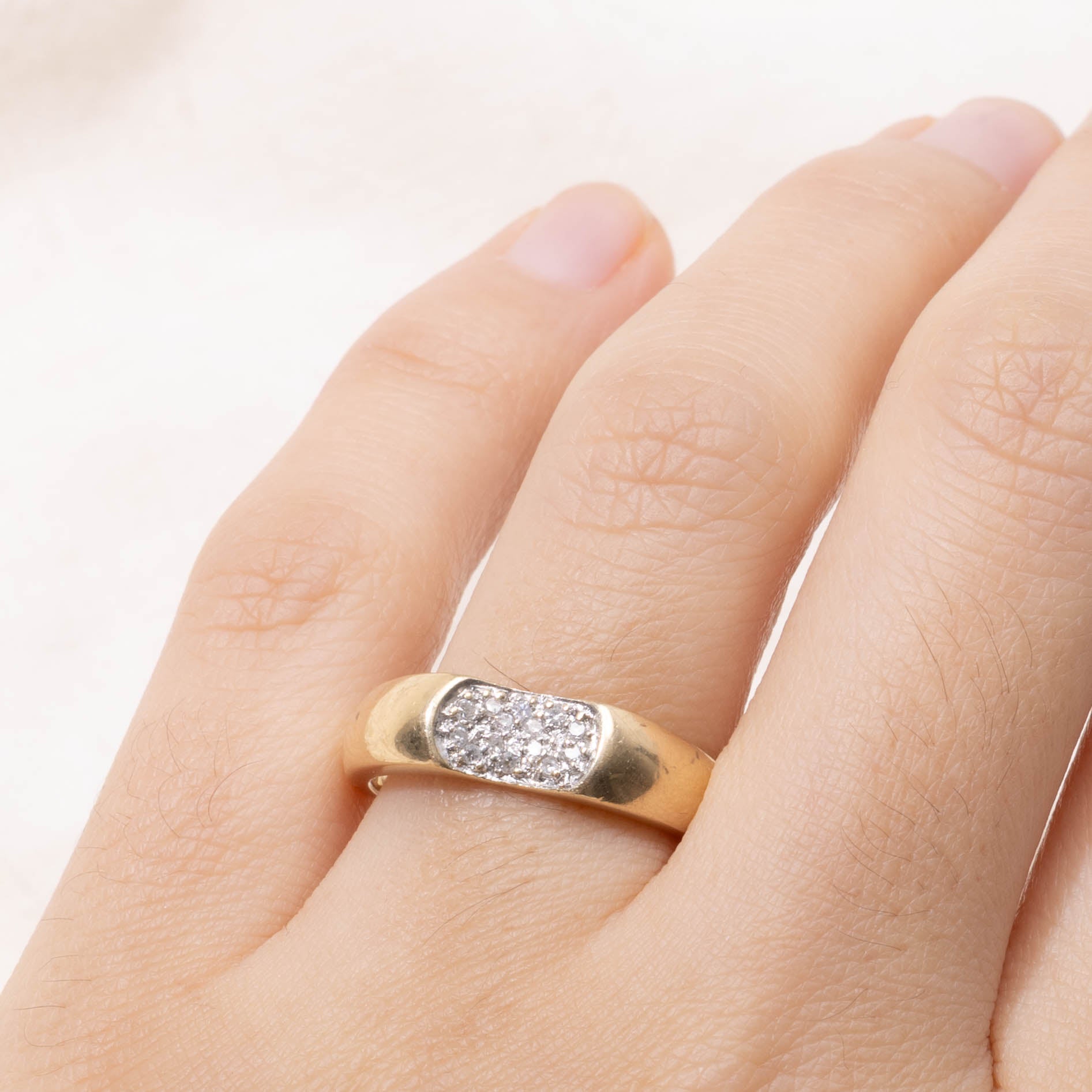 14k Concave Diamond Oval Cluster Band | SZ 7.75