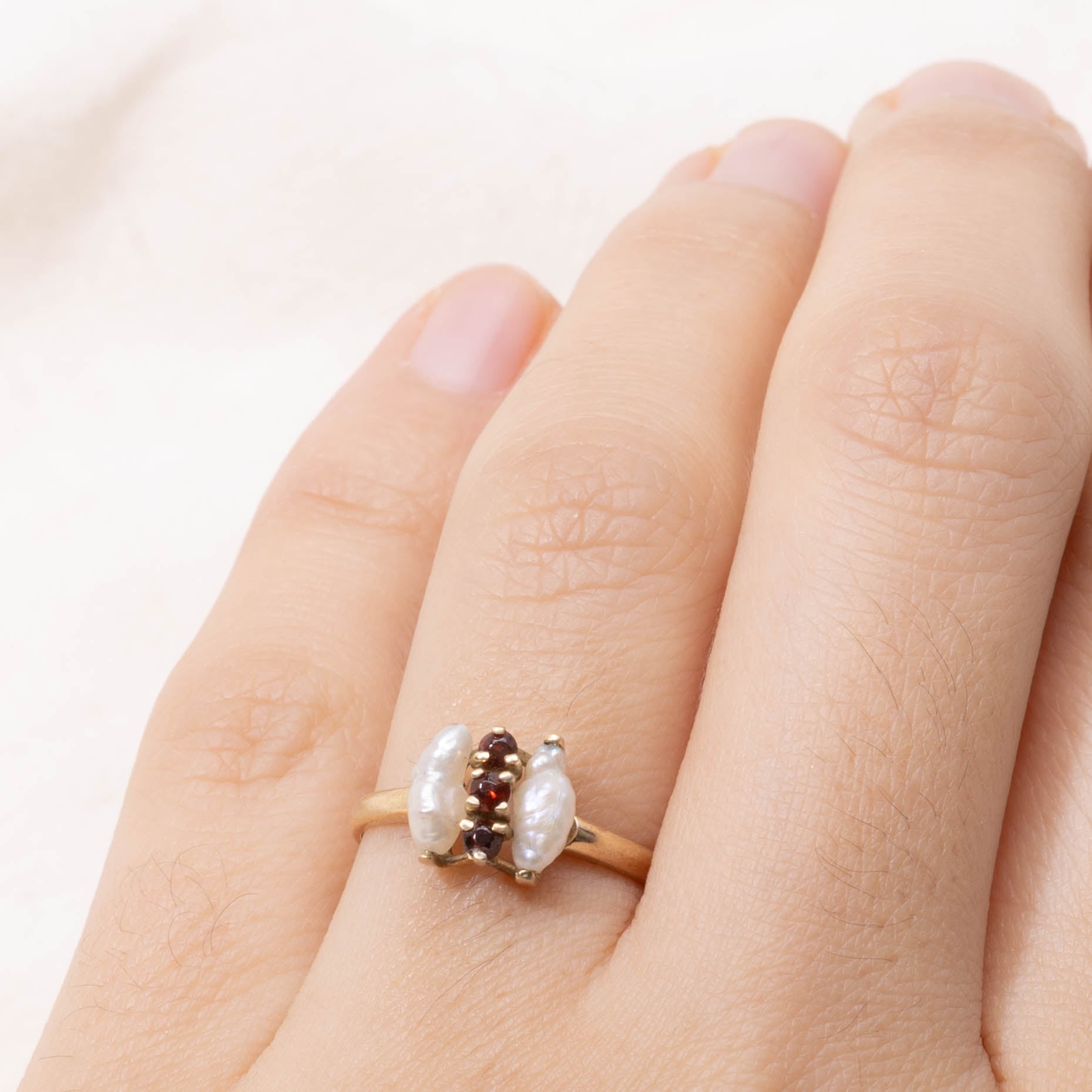 14k Garnet Column & Pearl Ring | SZ 6.25