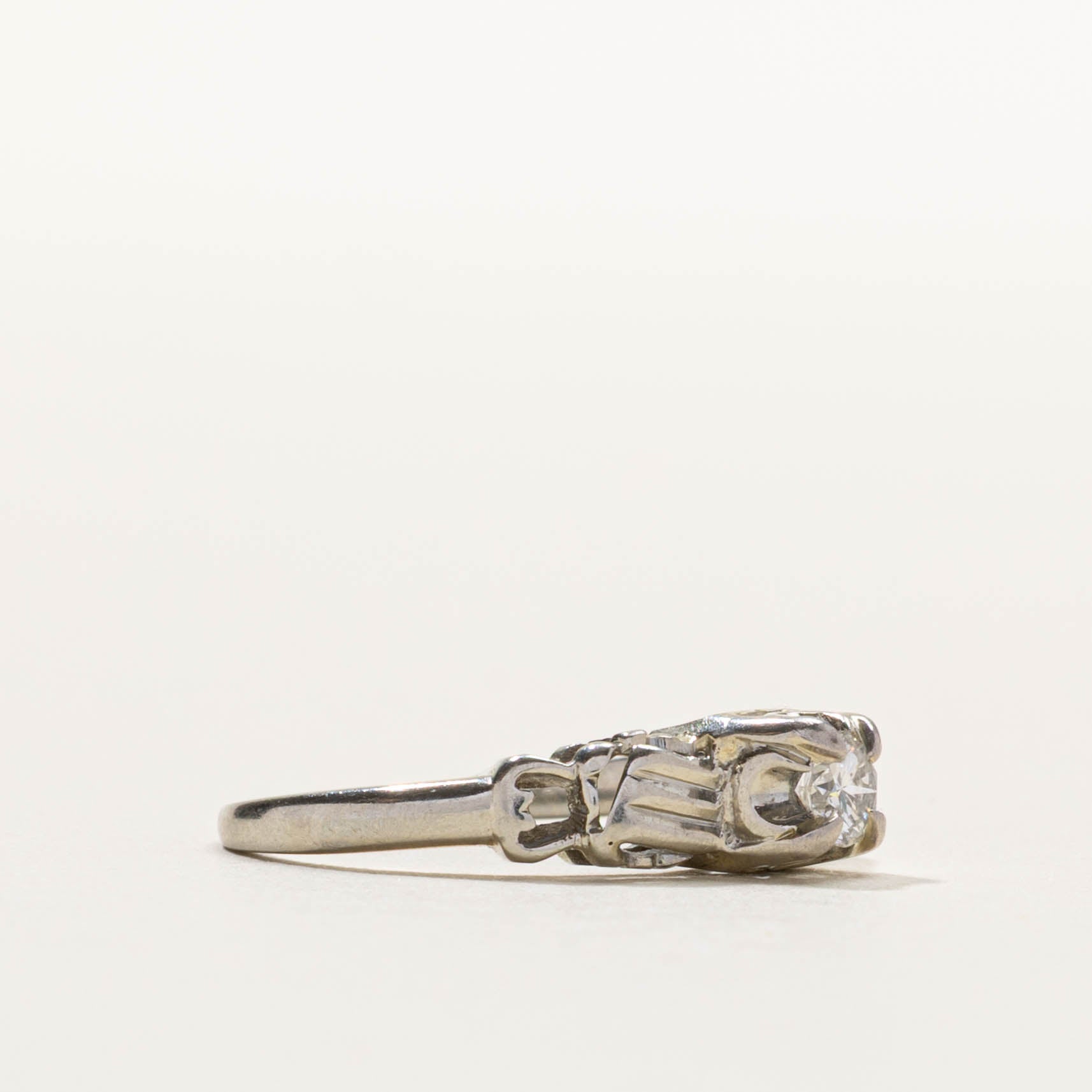 18k Illusion Set Diamond Grooved Ring | 0.18ct | SZ 5