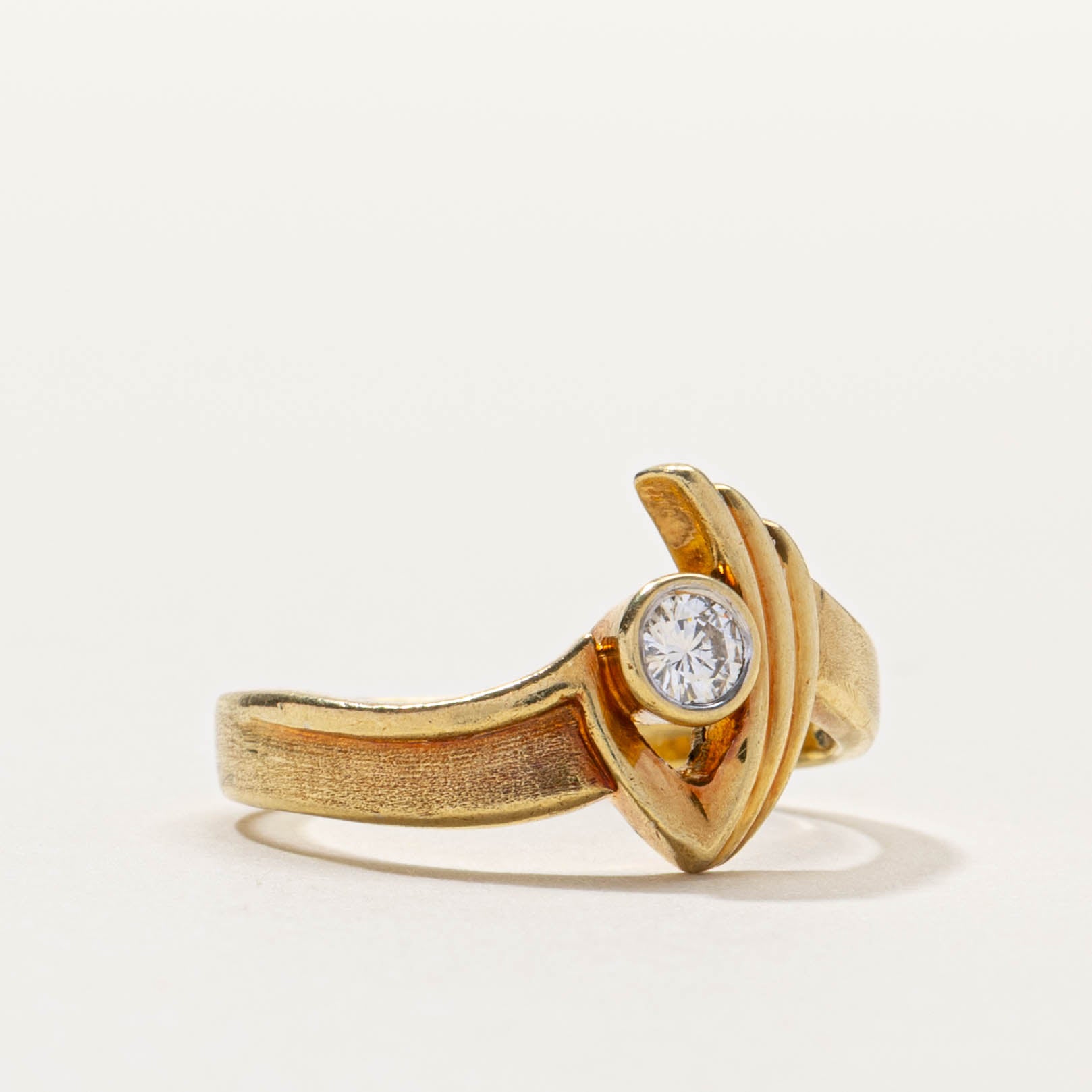 18k Bezel Set Diamond Grooved Abstract Ring | 0.15ctw | SZ 5.5