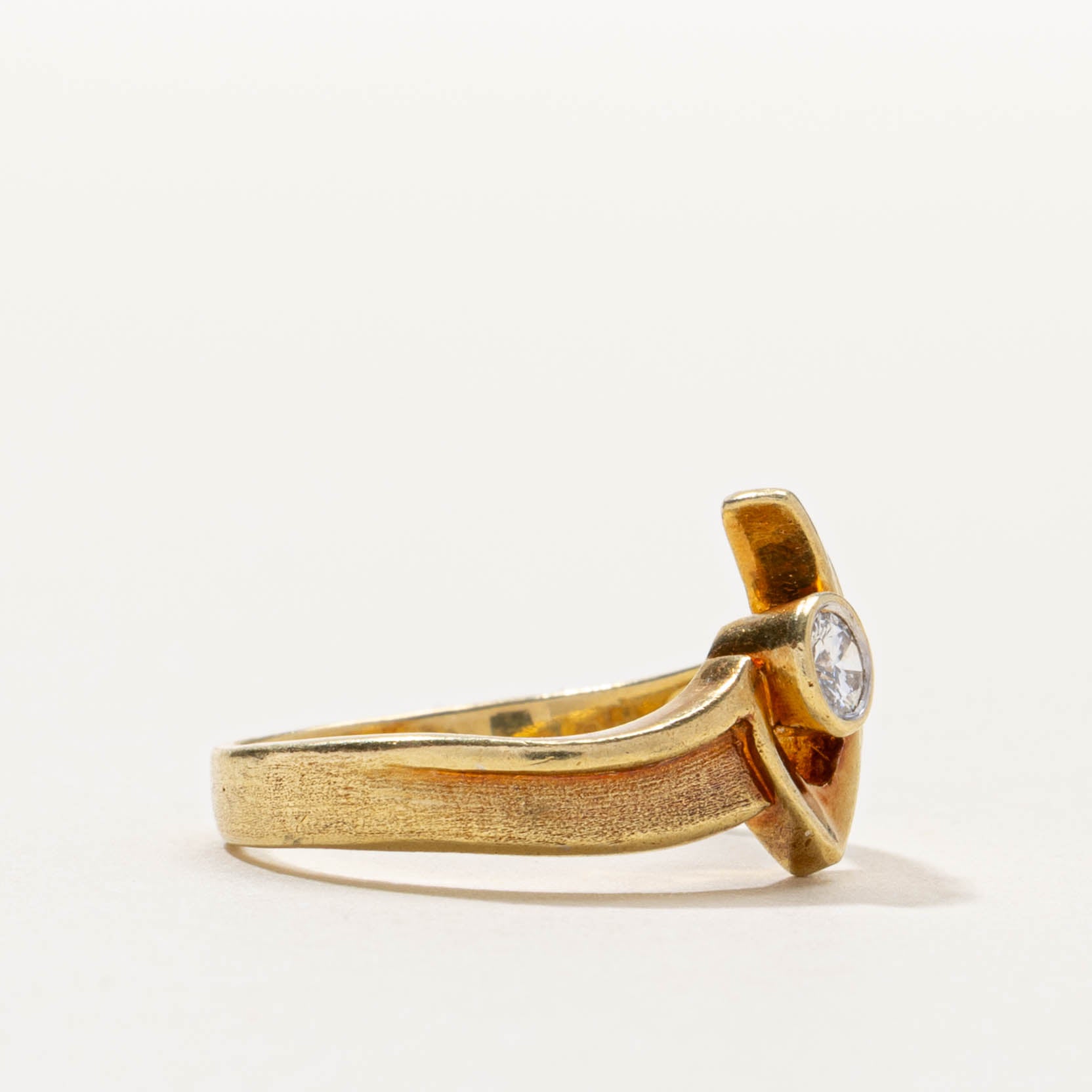 18k Bezel Set Diamond Grooved Abstract Ring | 0.15ctw | SZ 5.5
