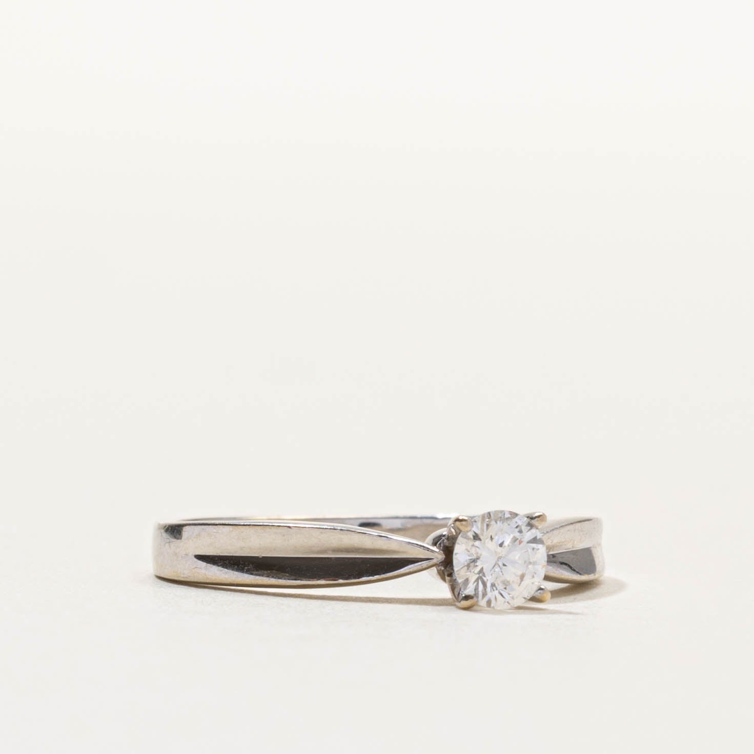 18k Solitaire Diamond Reverse Tapered Ring | 0.26ct | SZ 6