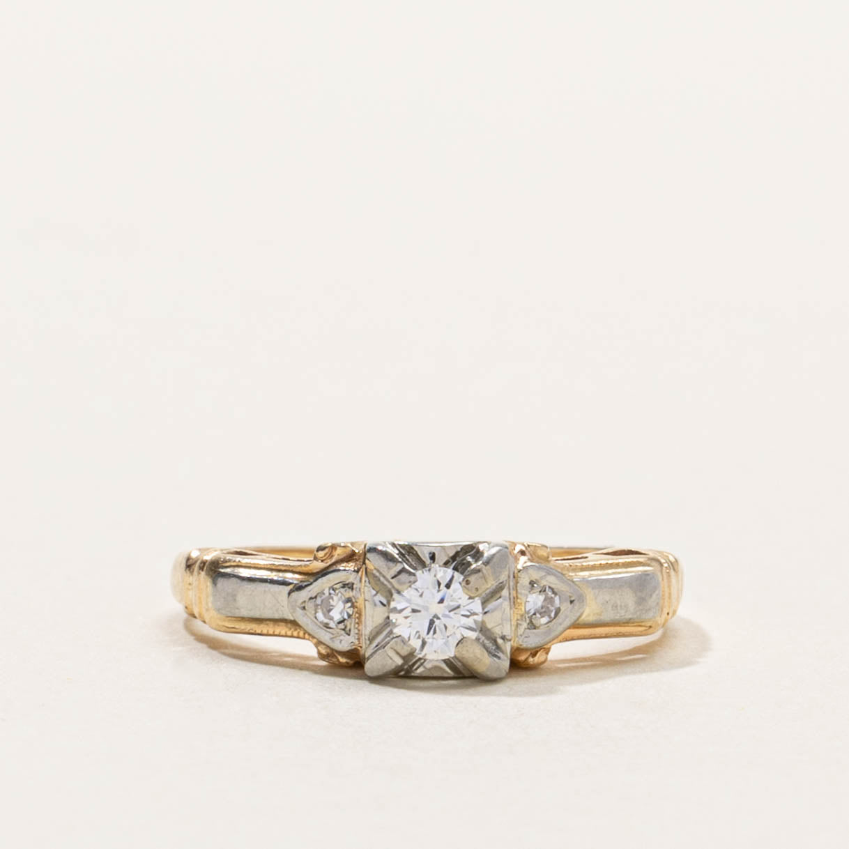 14k Illusion Set Diamond Accented Ring | 0.12ctw | SZ 3.75