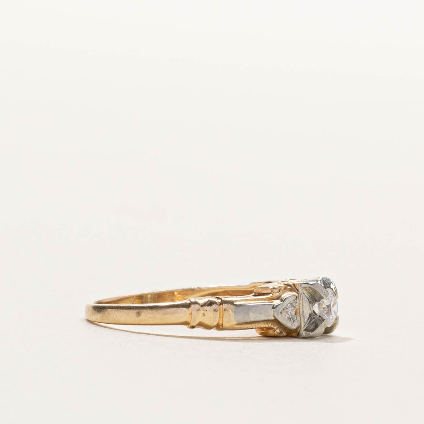 14k Illusion Set Diamond Accented Ring | 0.12ctw | SZ 3.75