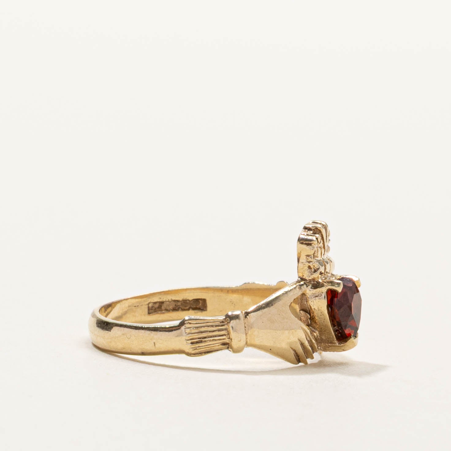 1989 Dublin 9k Garnet Claddagh Ring | SZ 6.25