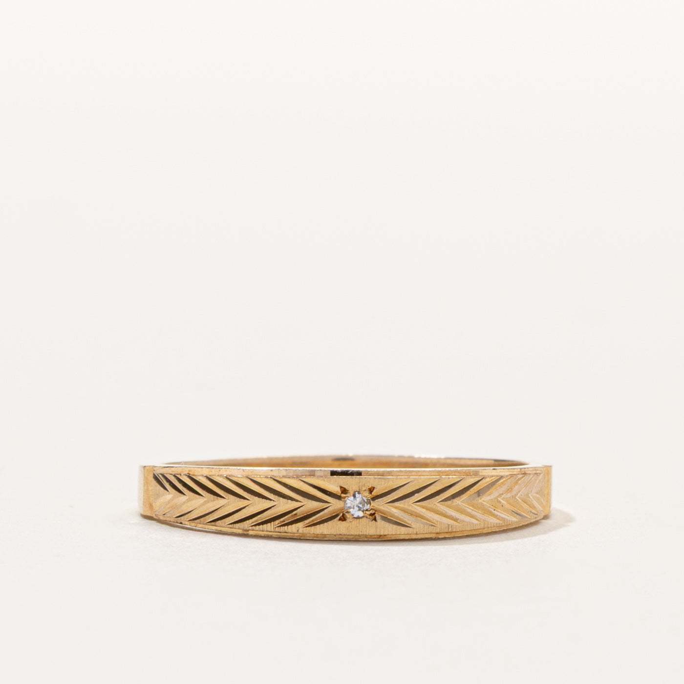 10k Star Set Diamond Engraved Band | SZ 10.5