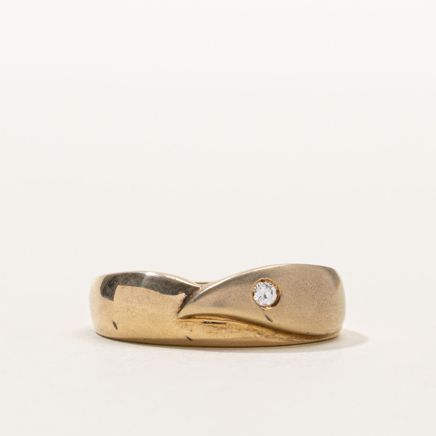 10k Flush Set Diamond Textured Band | SZ 7