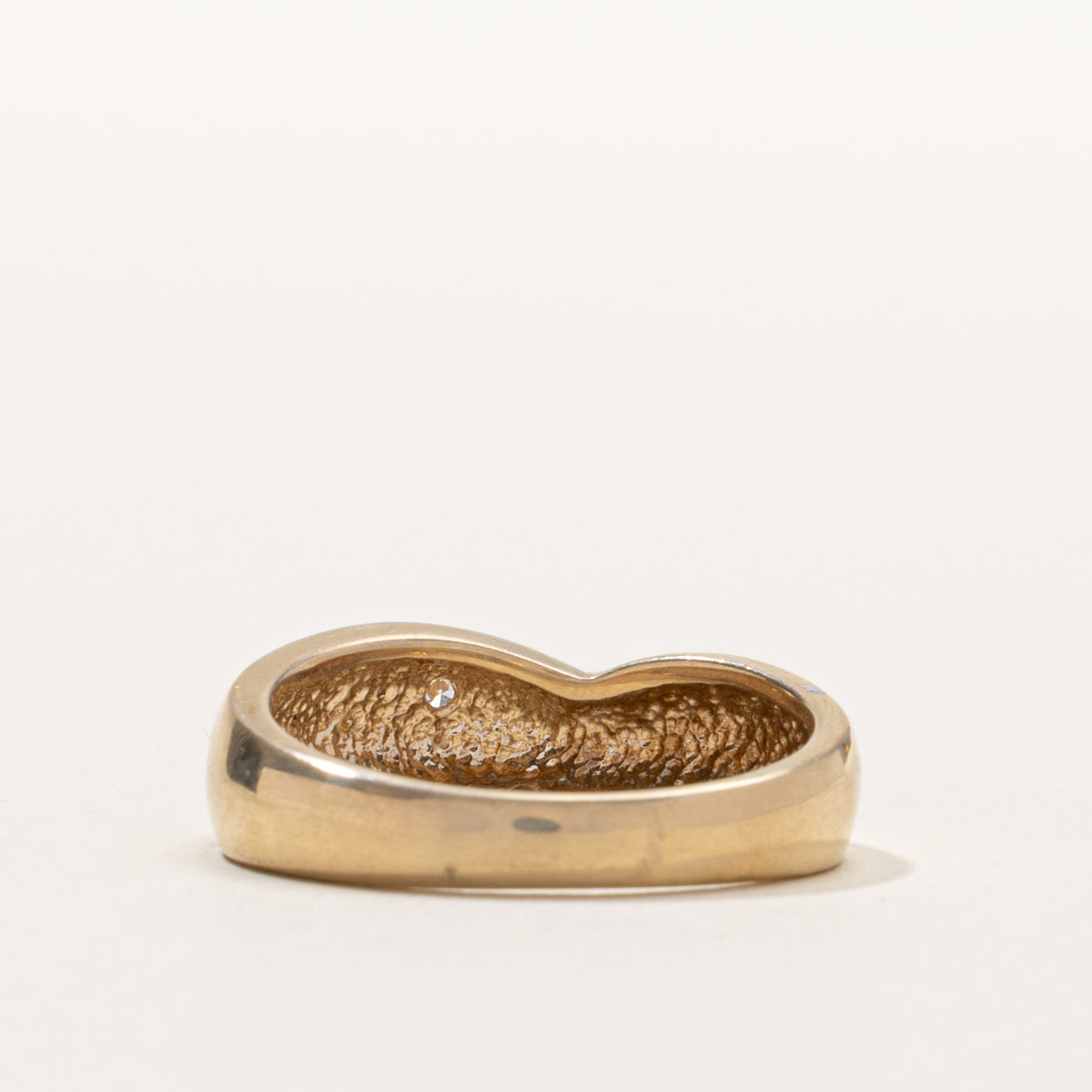 10k Flush Set Diamond Textured Band | SZ 7