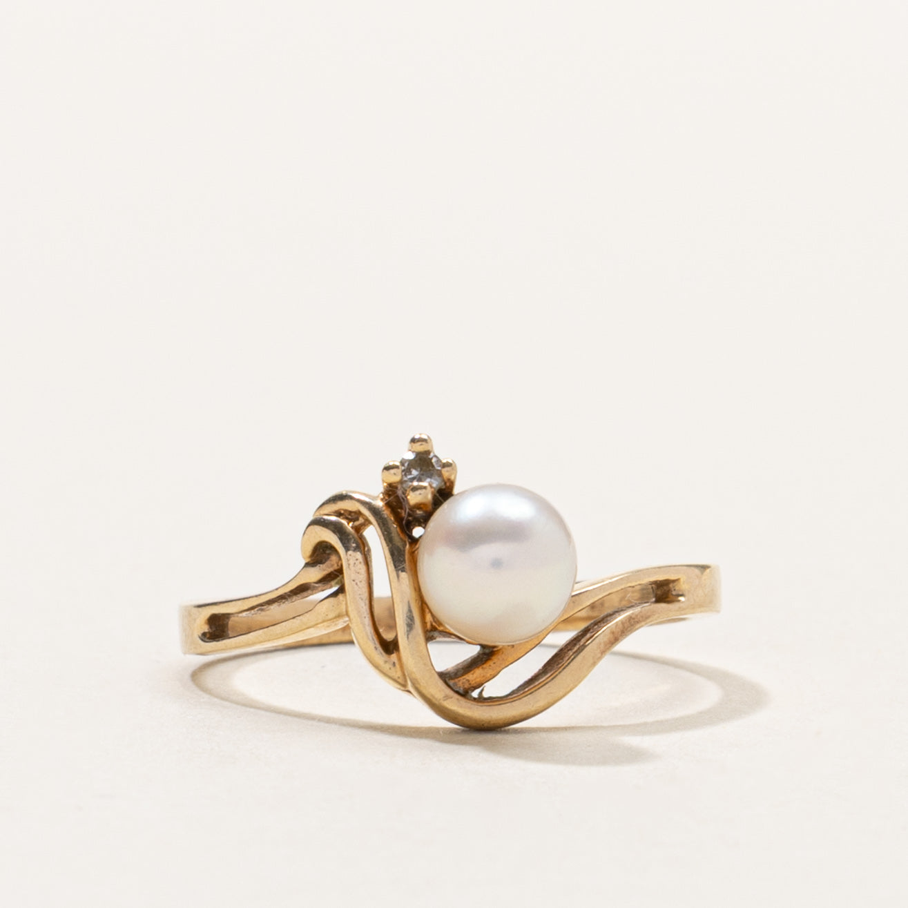 10k Pearl & Diamond Accented Wave Ring | SZ 5