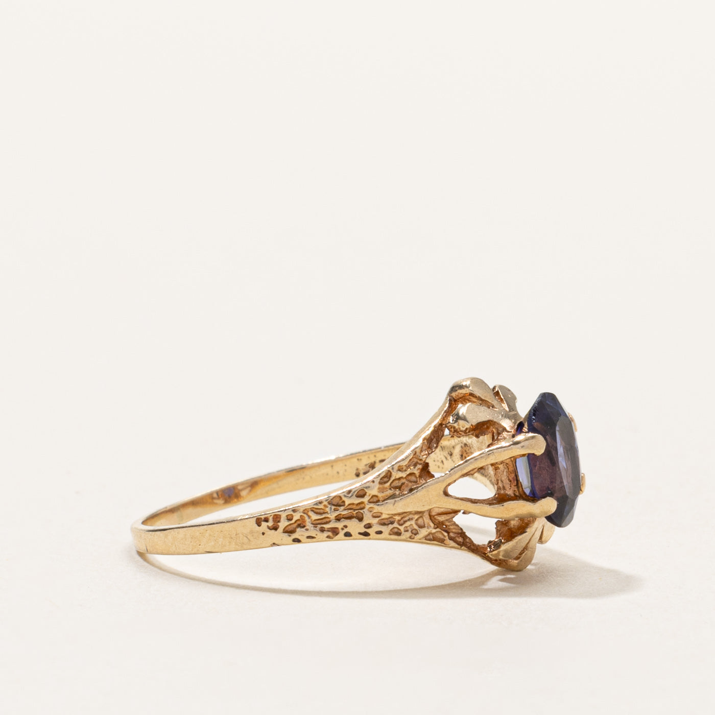 10k Synthetic Sapphire Textured Tapered Ring | SZ 7.5