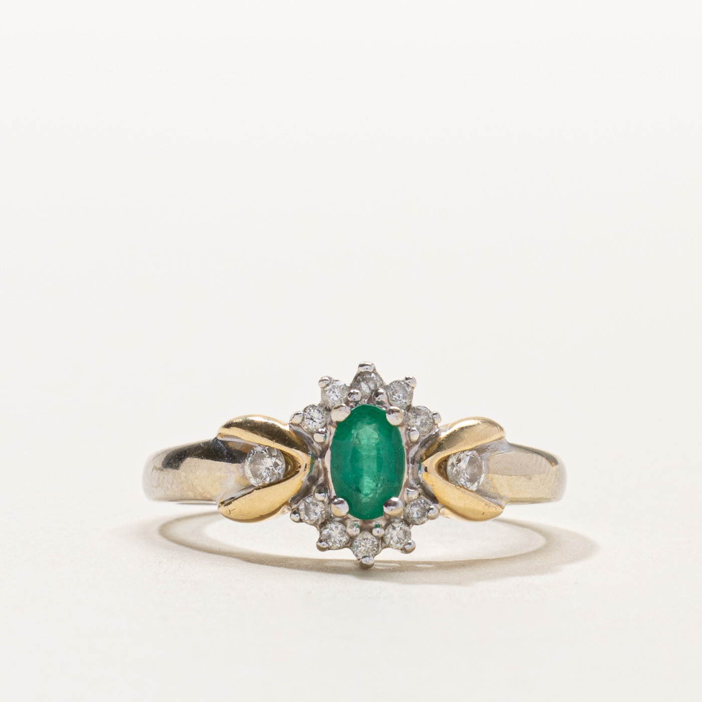 14k Oval Cut Emerald & Diamond Petal Halo Ring | SZ 8
