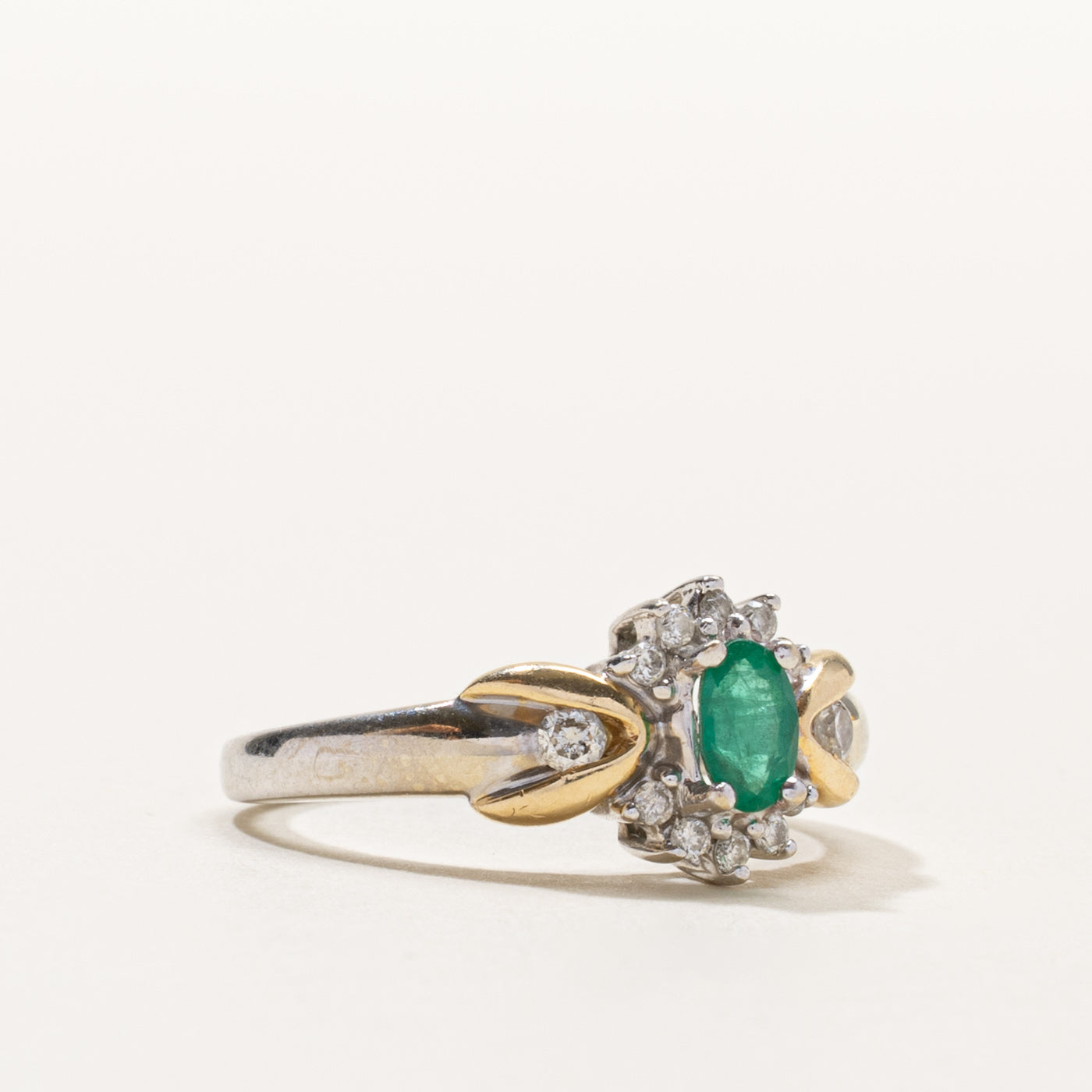 14k Oval Cut Emerald & Diamond Petal Halo Ring | SZ 8