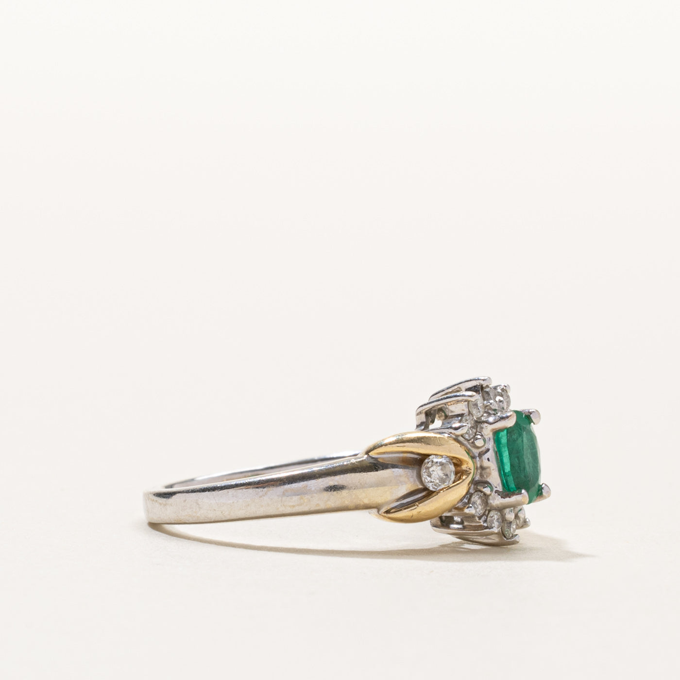 14k Oval Cut Emerald & Diamond Petal Halo Ring | SZ 8
